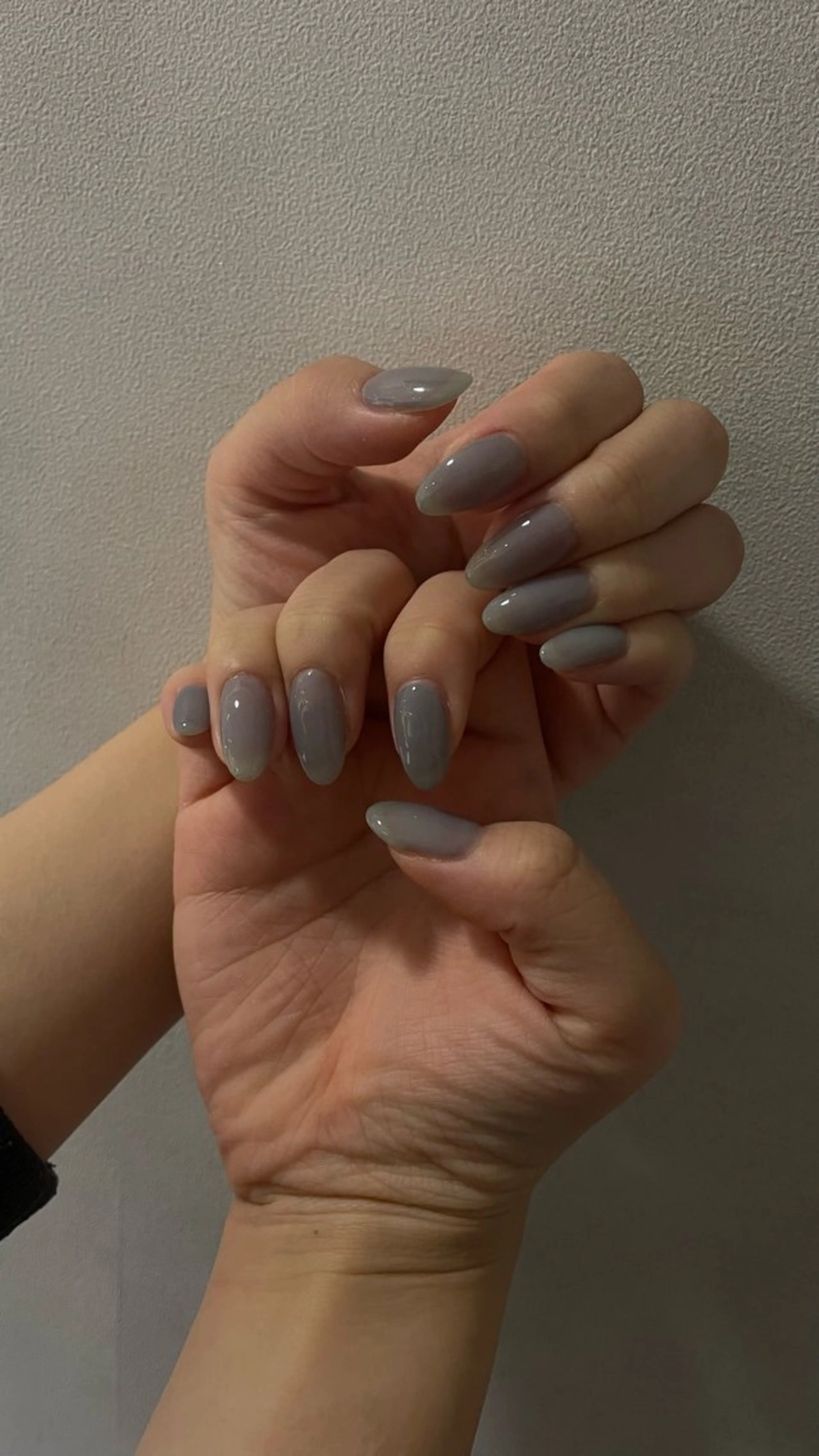 ネイル ハンドネイル 𝑟𝑖𝑠𝑎 🕯🤍のネイルデザイン