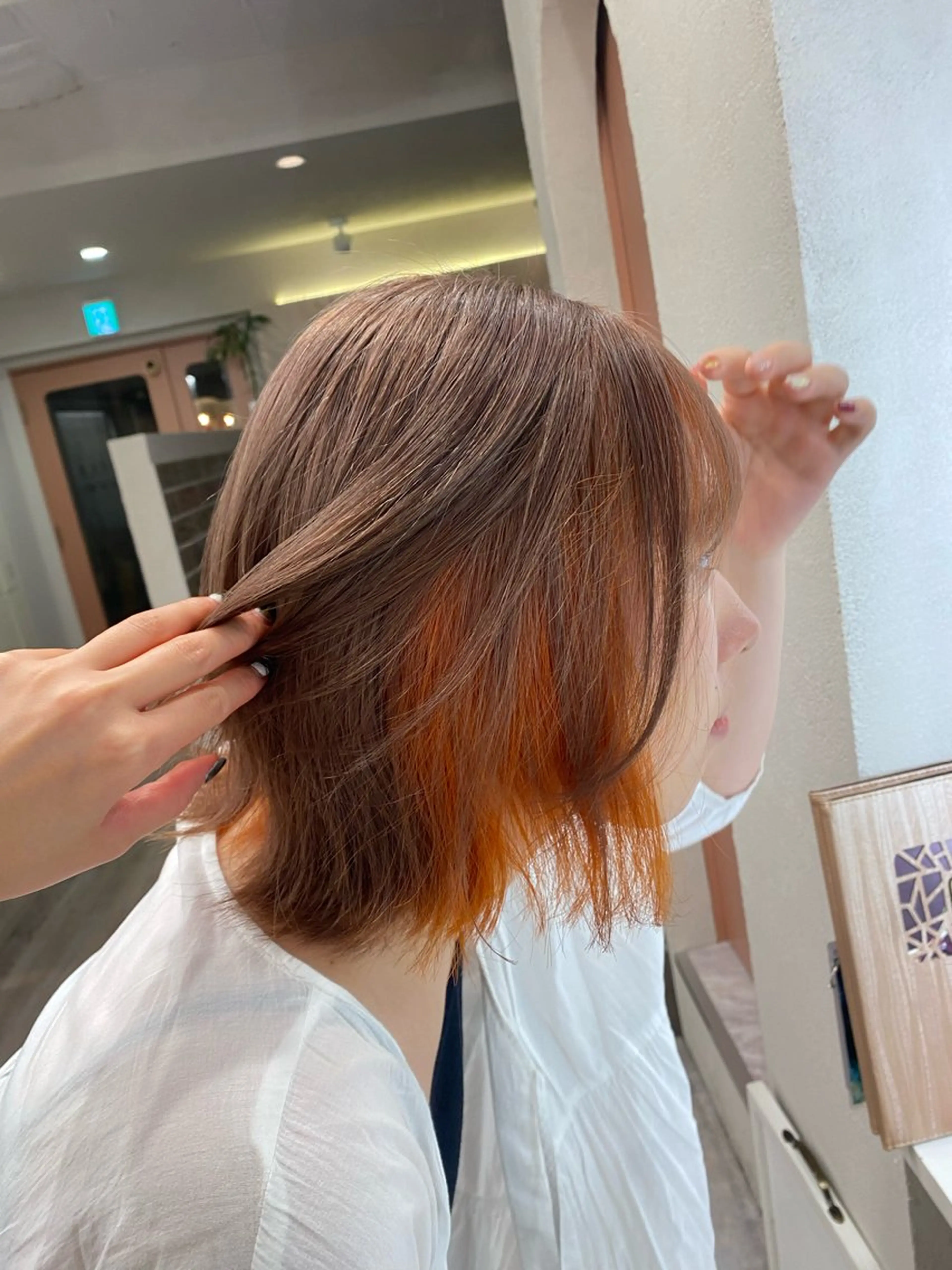 ショート カラー ベージュカラー ミルクティーベージュ オレンジ 佐々木 雪菜のヘアスタイル