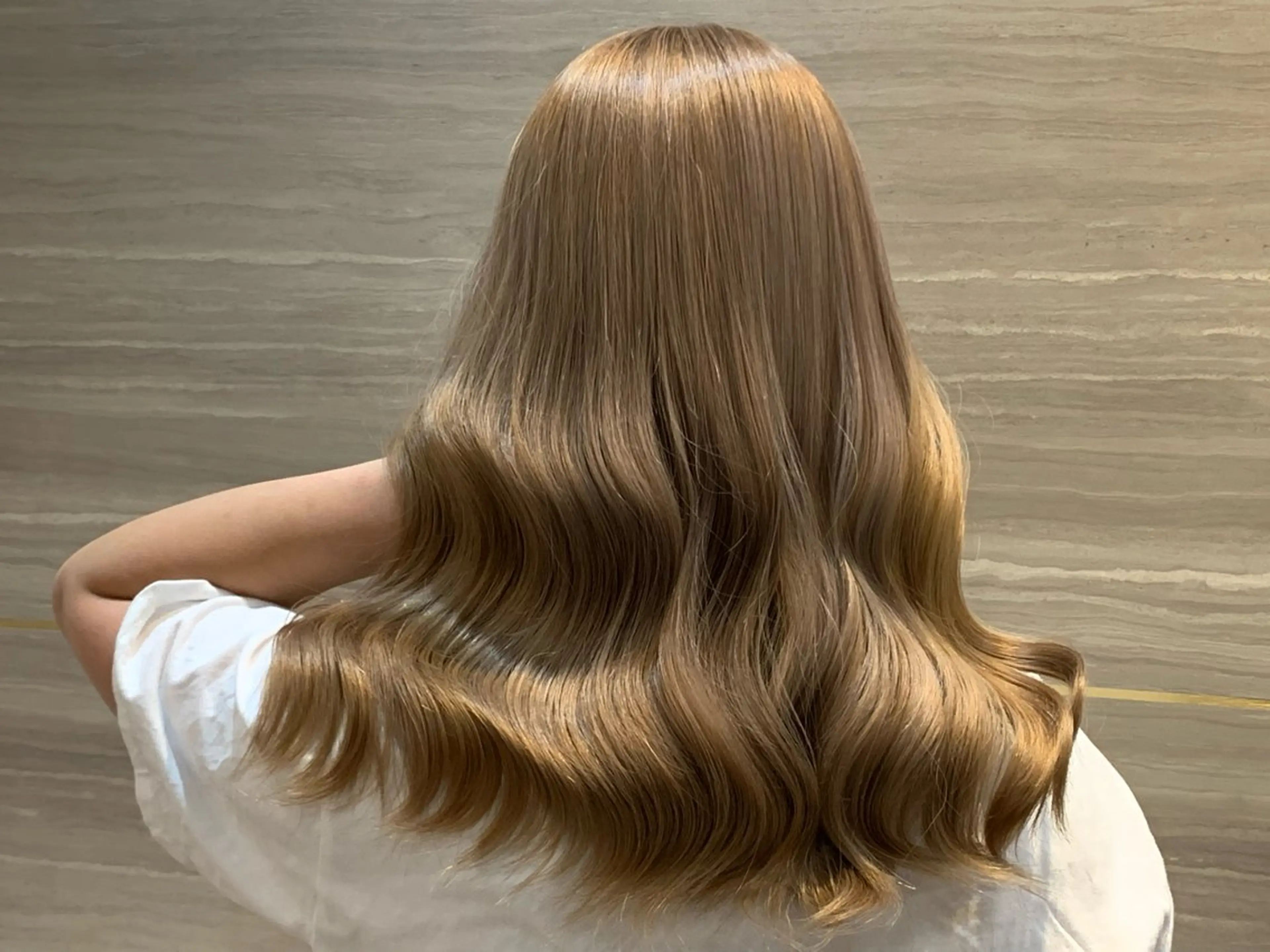 ミディアム カラー パーマ ヘアアレンジ メンズ キッズ ベージュカラー ミルクティーベージュ ヘアカラー Lovis池袋 鳥越美羽のヘアスタイル