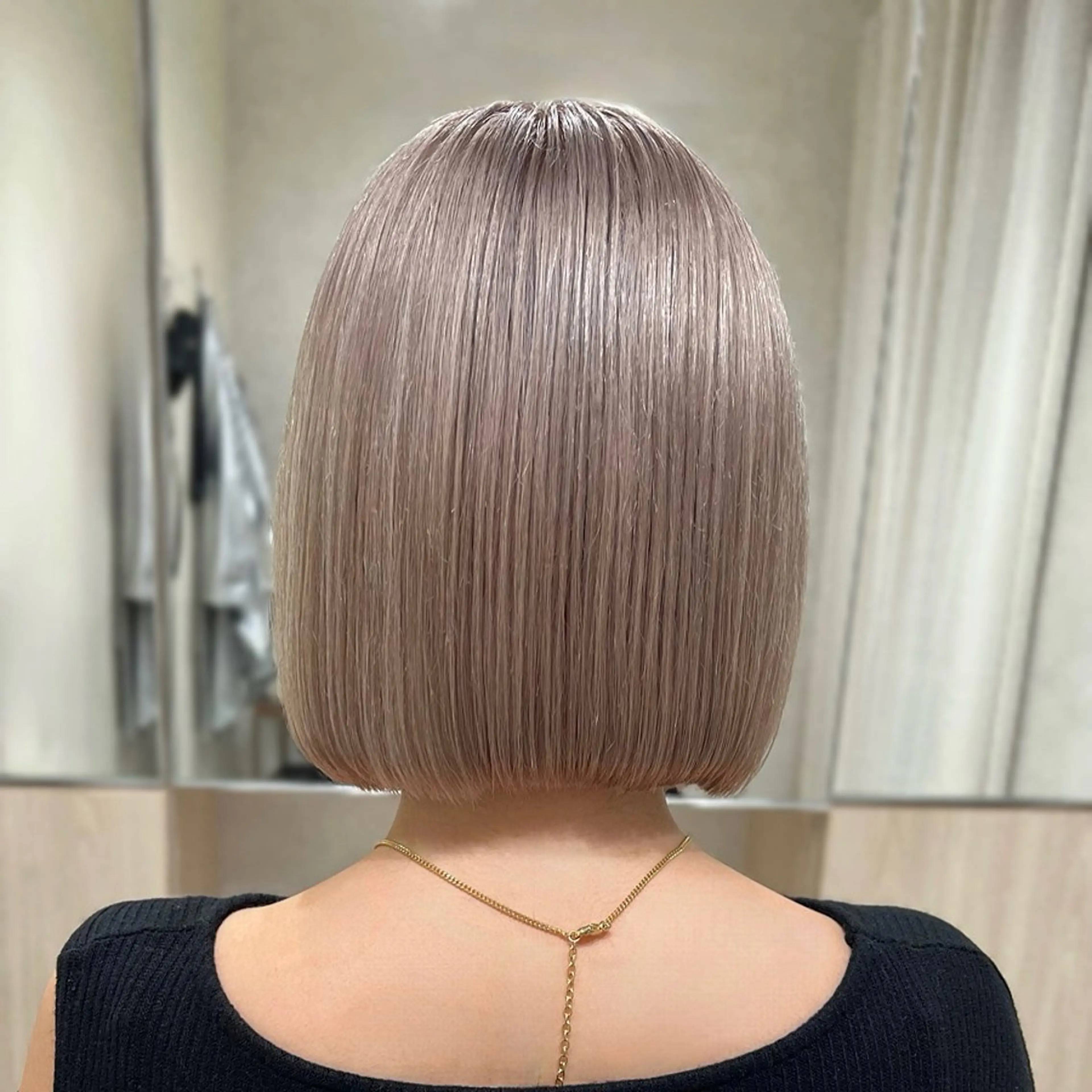 ショート カラー ベージュカラー ミルクティーベージュ ボブ レイヤーカット/韓国 艶カラー🪄REN.のヘアスタイル