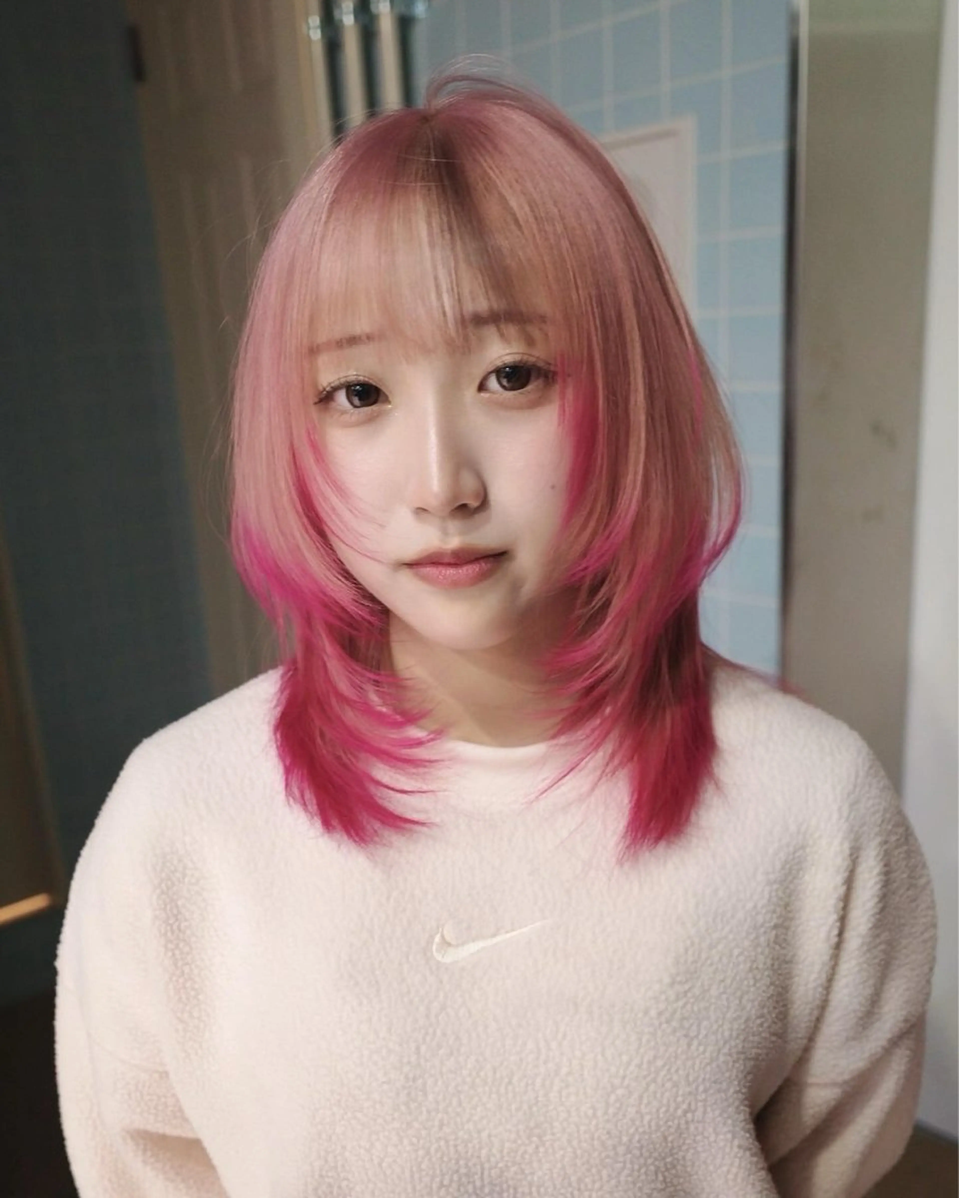 ミディアム カラー デザインカラー 顔まわりレイヤー レイヤーカット ウルフカット カット ヘアカラー トリートメント cope'u ROWEN所属・ウルフ/レイヤー/ 渋谷🔮西村 悠大のヘアスタイル