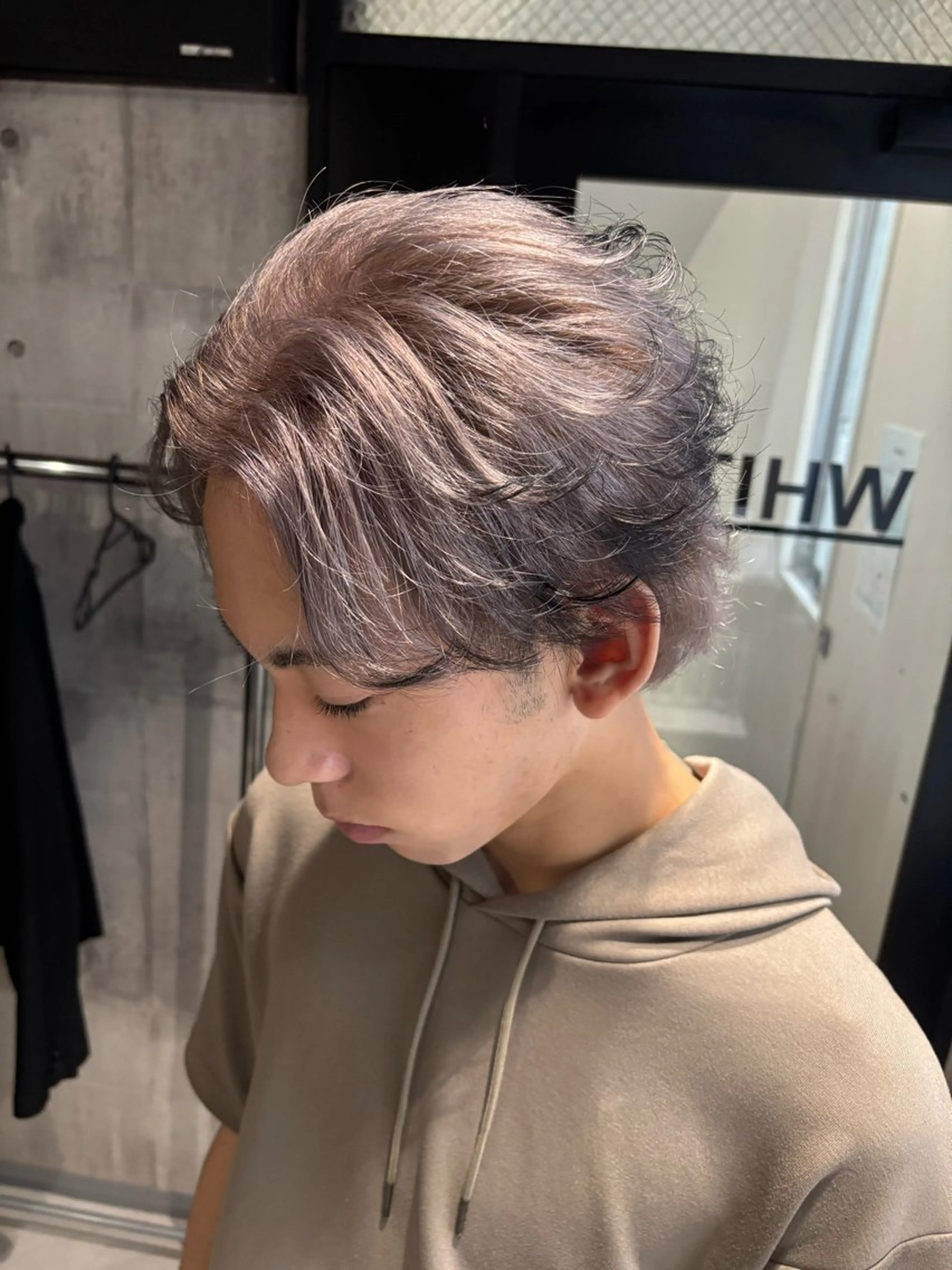 カラー メンズ 黒髪 グレージュ ミルクティーグレージュ カット ヘアカラー トリートメント _white【京橋店】所属・_WHITE / KENTOのヘアスタイル