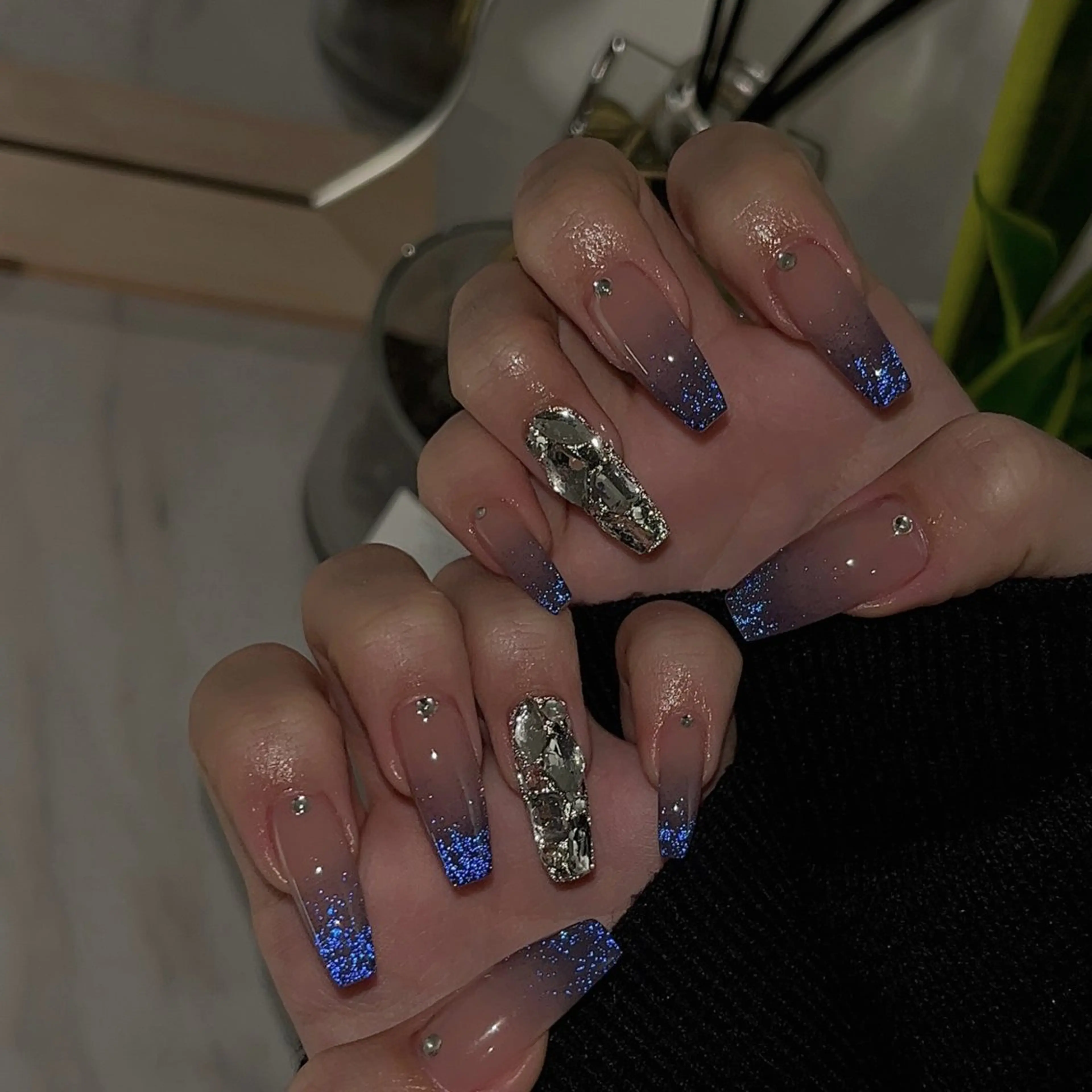 ネイル フラッシュネイル フットネイル フレンチネイル ジェルネイル ラメ(グリッター) ハンドネイル NEO Beauty Salon所属・𝐍𝐄𝐎 𝐉𝐔𝐑𝐈のネイルデザイン