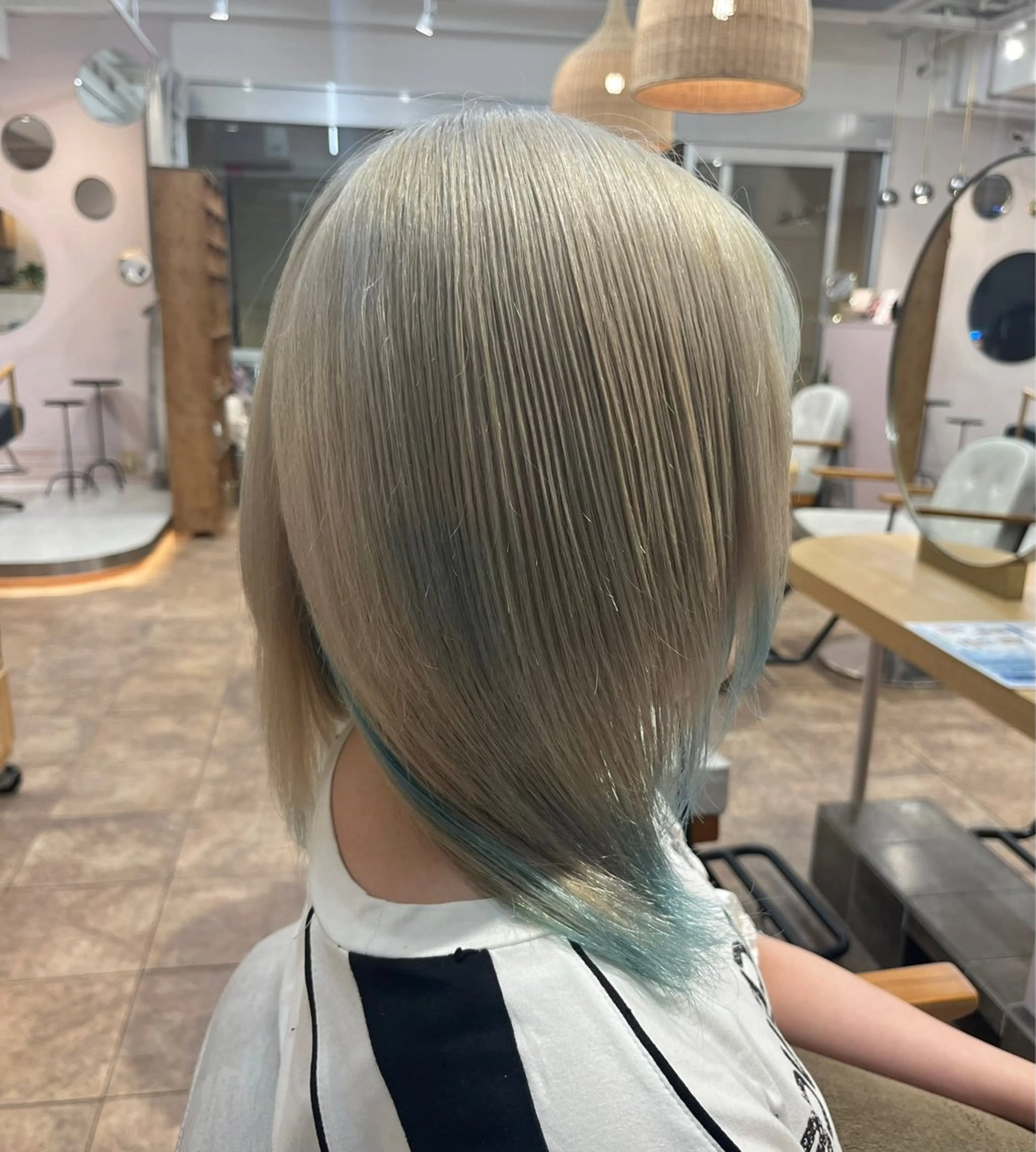 セミロング カラー ブリーチ ヘアカラー トリートメント 北村 優斗のヘアスタイル