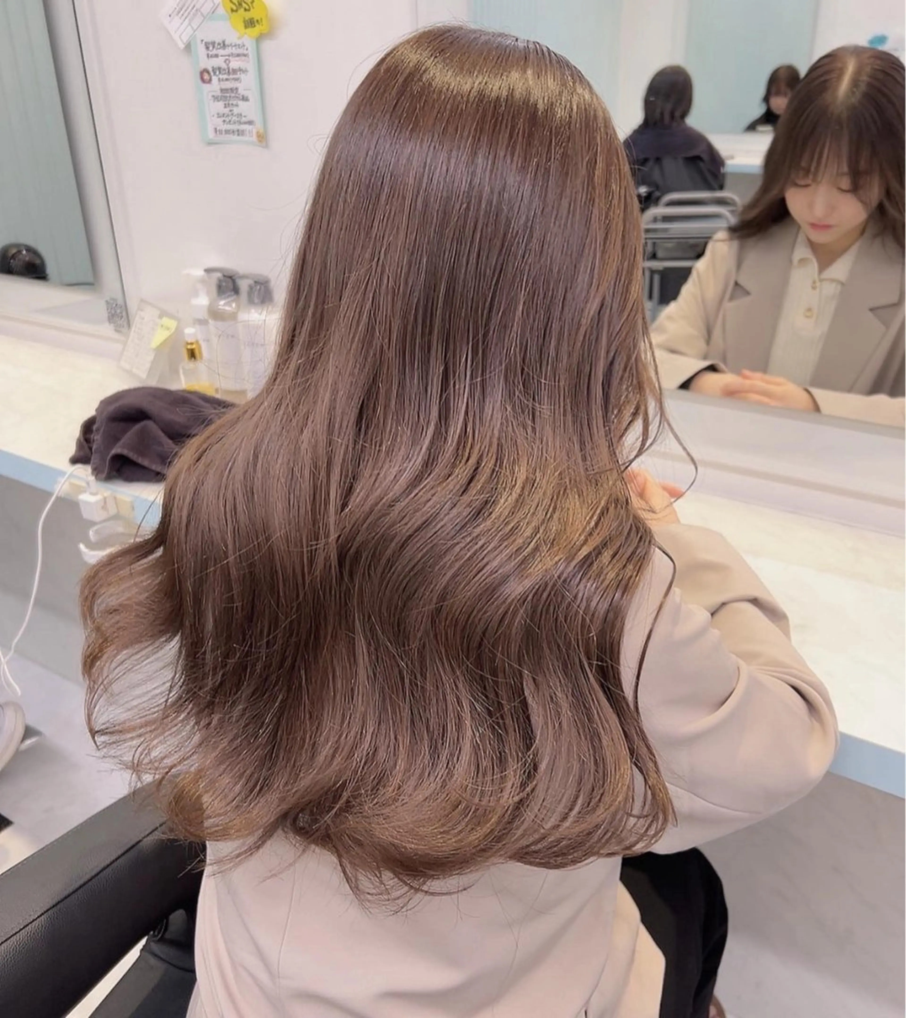 セミロング カラー 🥞ベージュ系カラー 【すずきりほ】🥞のヘアスタイル