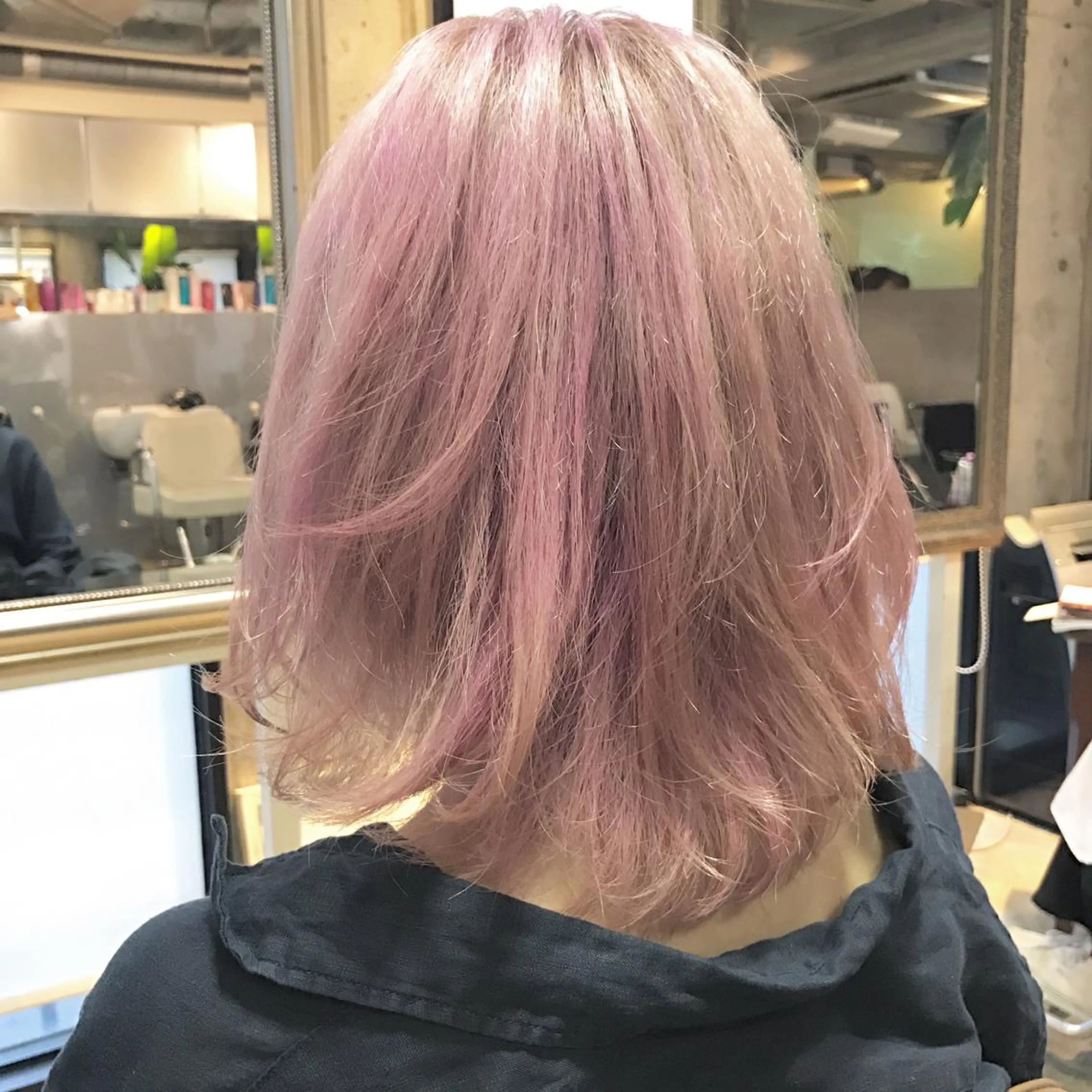 ミディアム カラー ブリーチ ダブルカラー ピンクカラー ホワイトピンク 高比良 剛のヘアスタイル