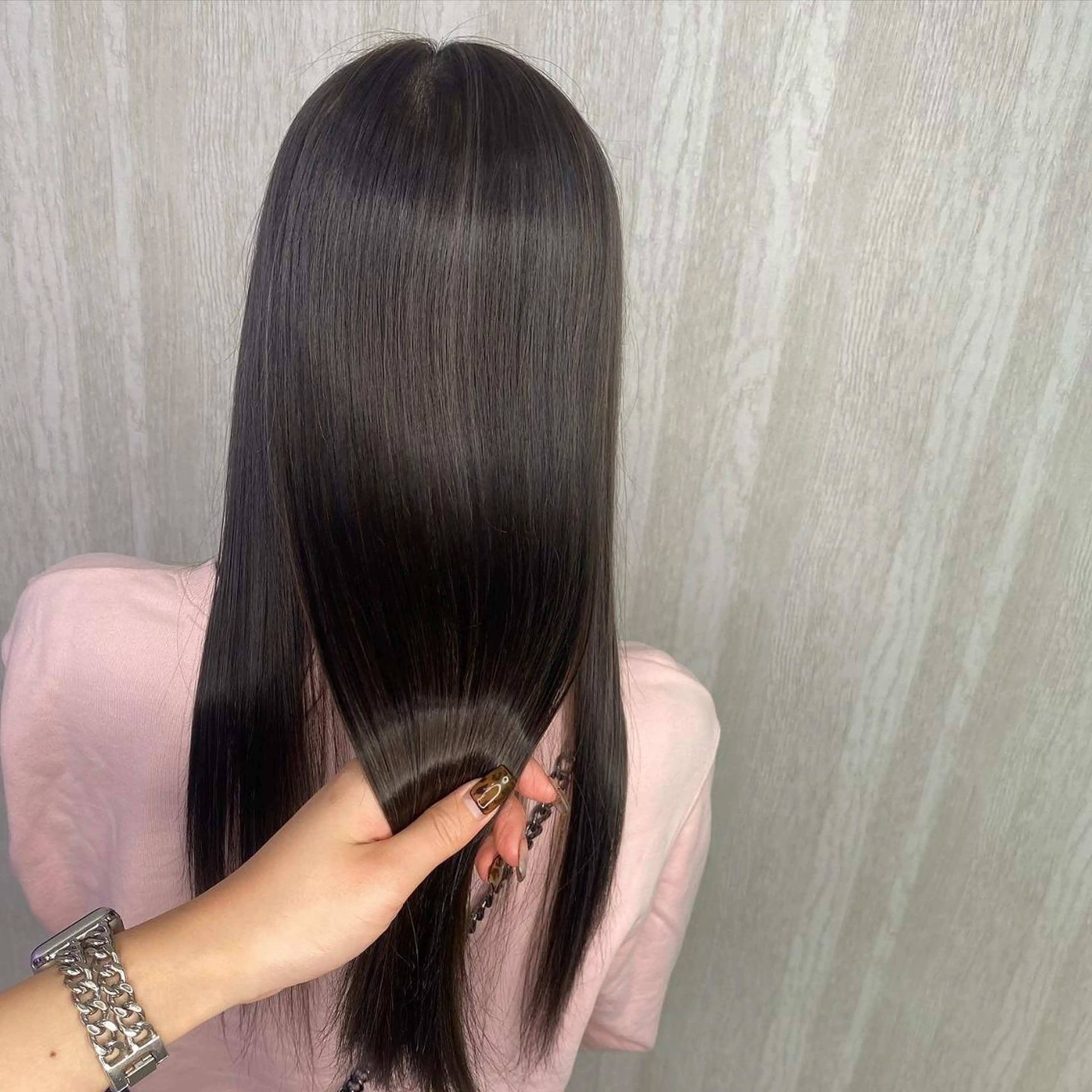 ロング カラー アクアカラー グレージュ ハイライトカラー ハイライト 髪質改善 UNDER vr 【アンダーバー】のヘアスタイル