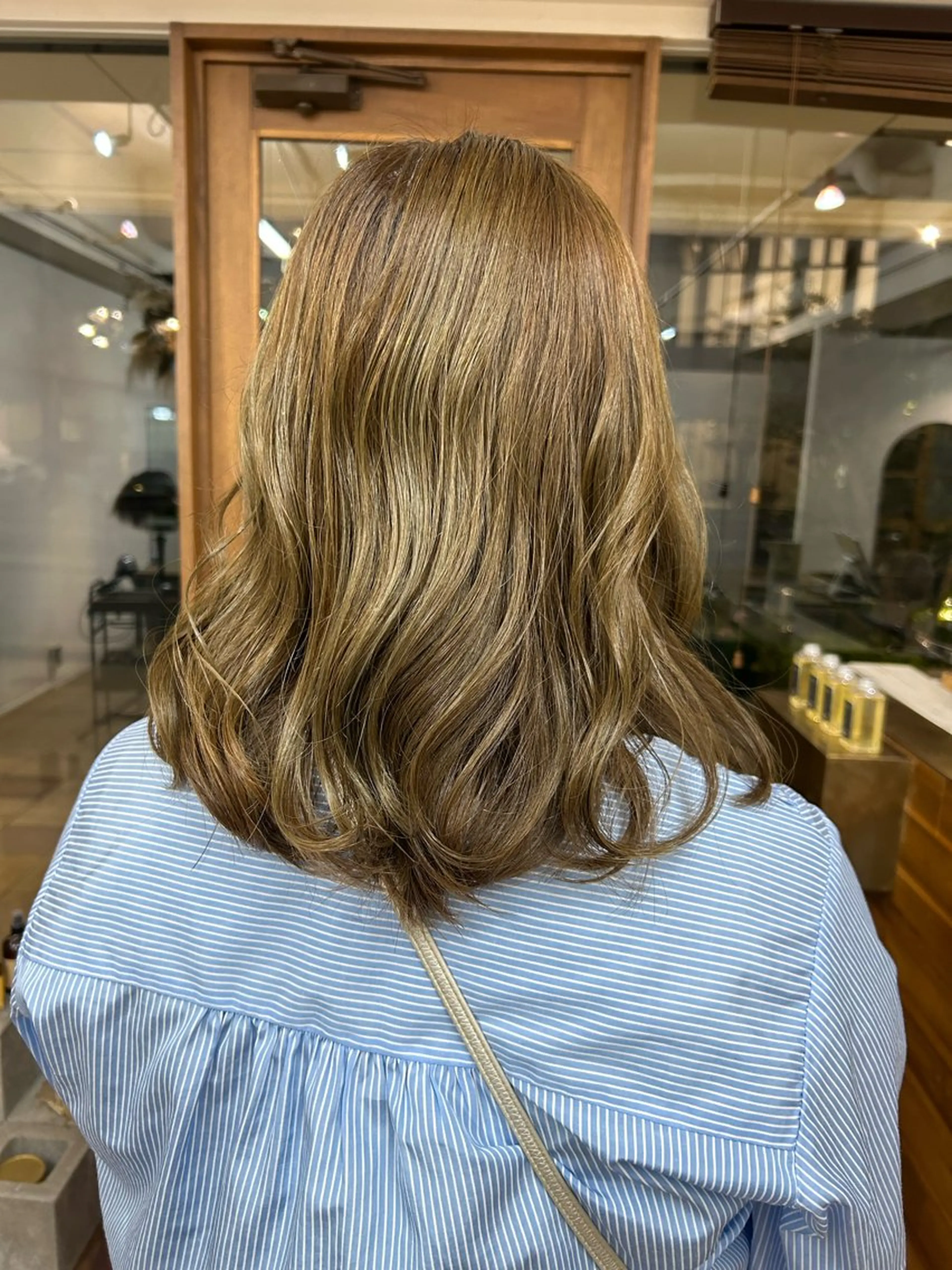 セミロング カラー 透明感カラー オリーブカラー ヘアカラー 谷岡 聖花のヘアスタイル