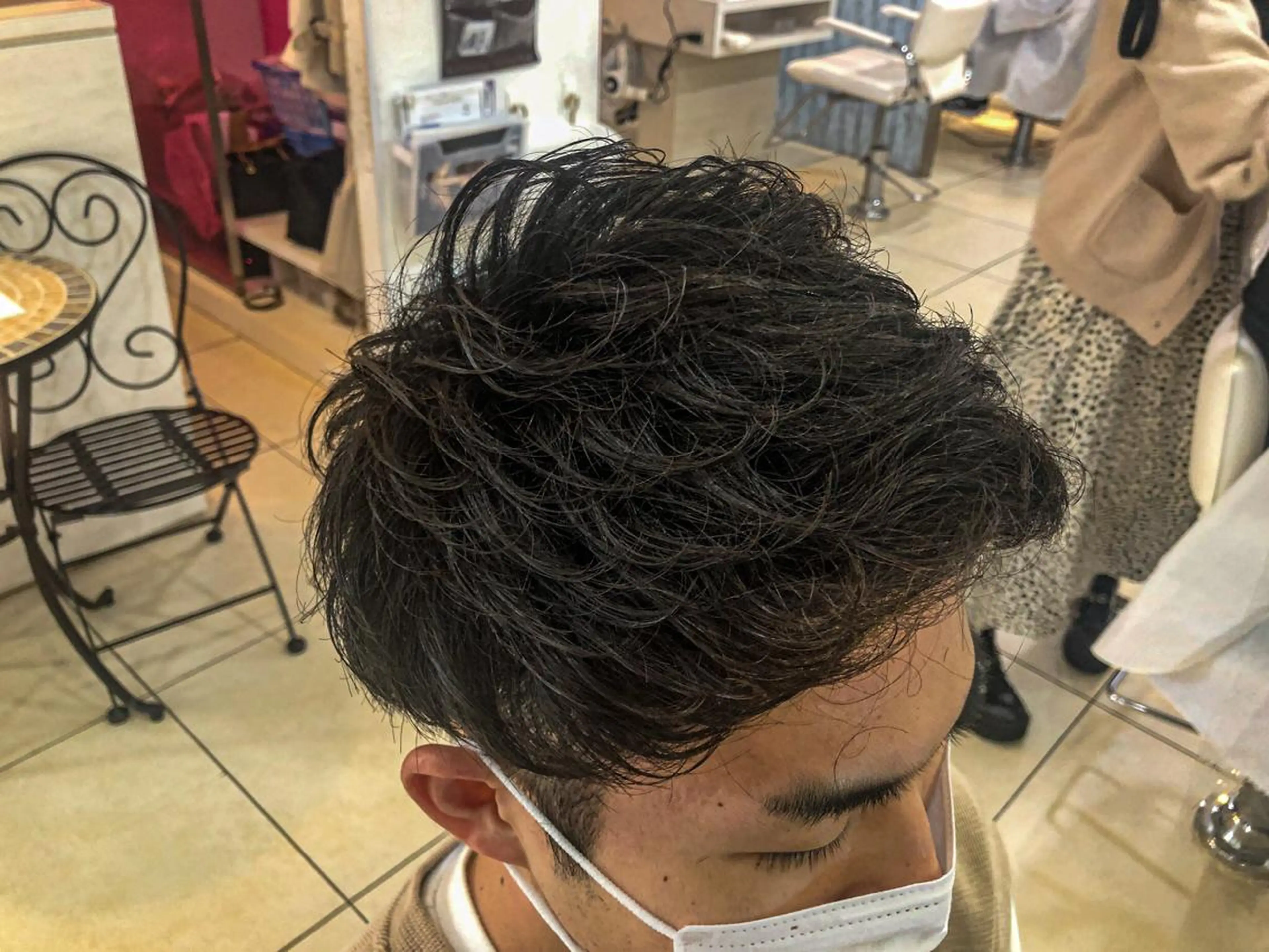 ショート パーマ メンズ アップバング メンズパーマ 刈り上げ カット パーマ 毛流れヘアの達人 店長　須田龍世のヘアスタイル