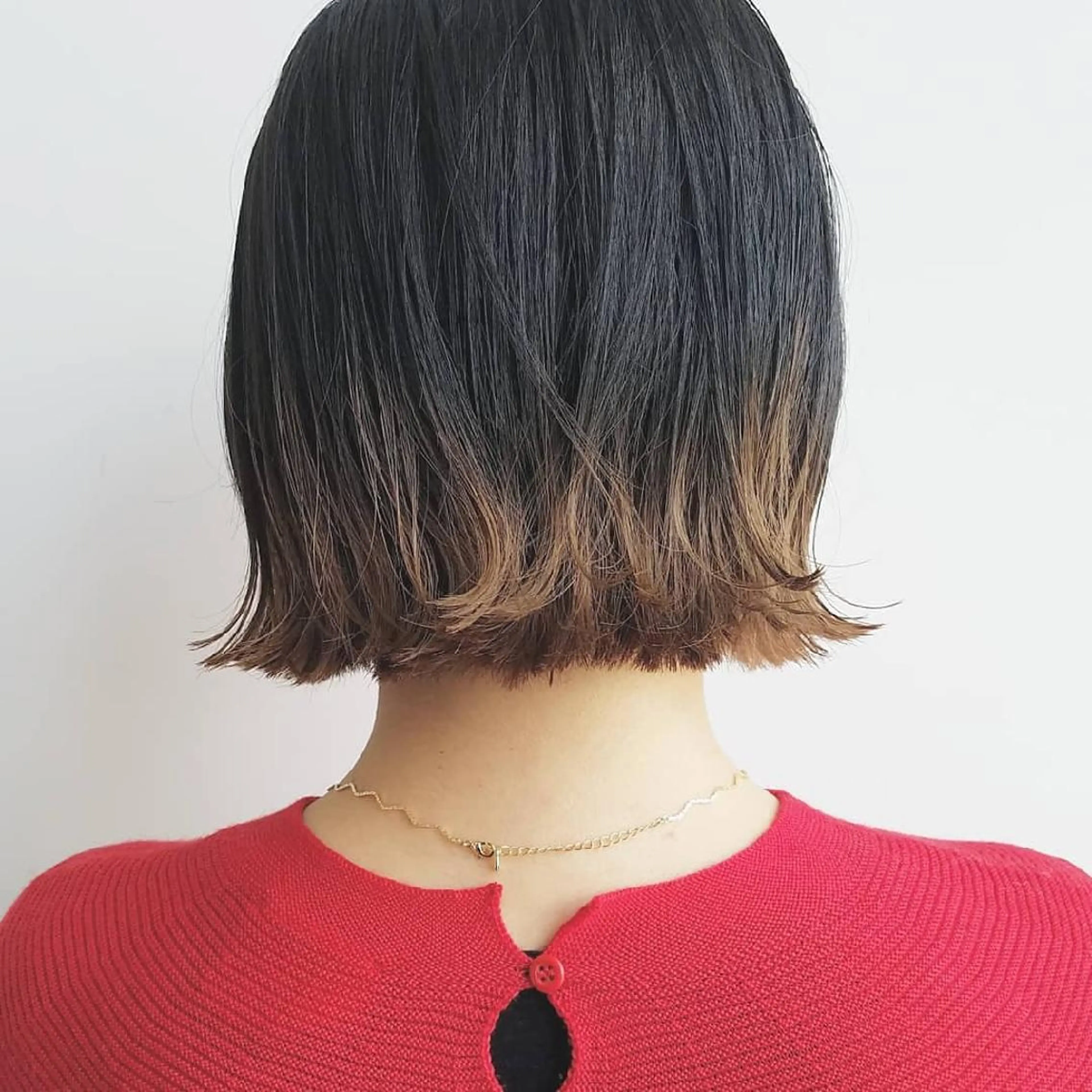 ショート カラー グラデーションカラー ボブ iplus✴ まつげ、眉毛、耳つぼのマツエク・マツパデザイン