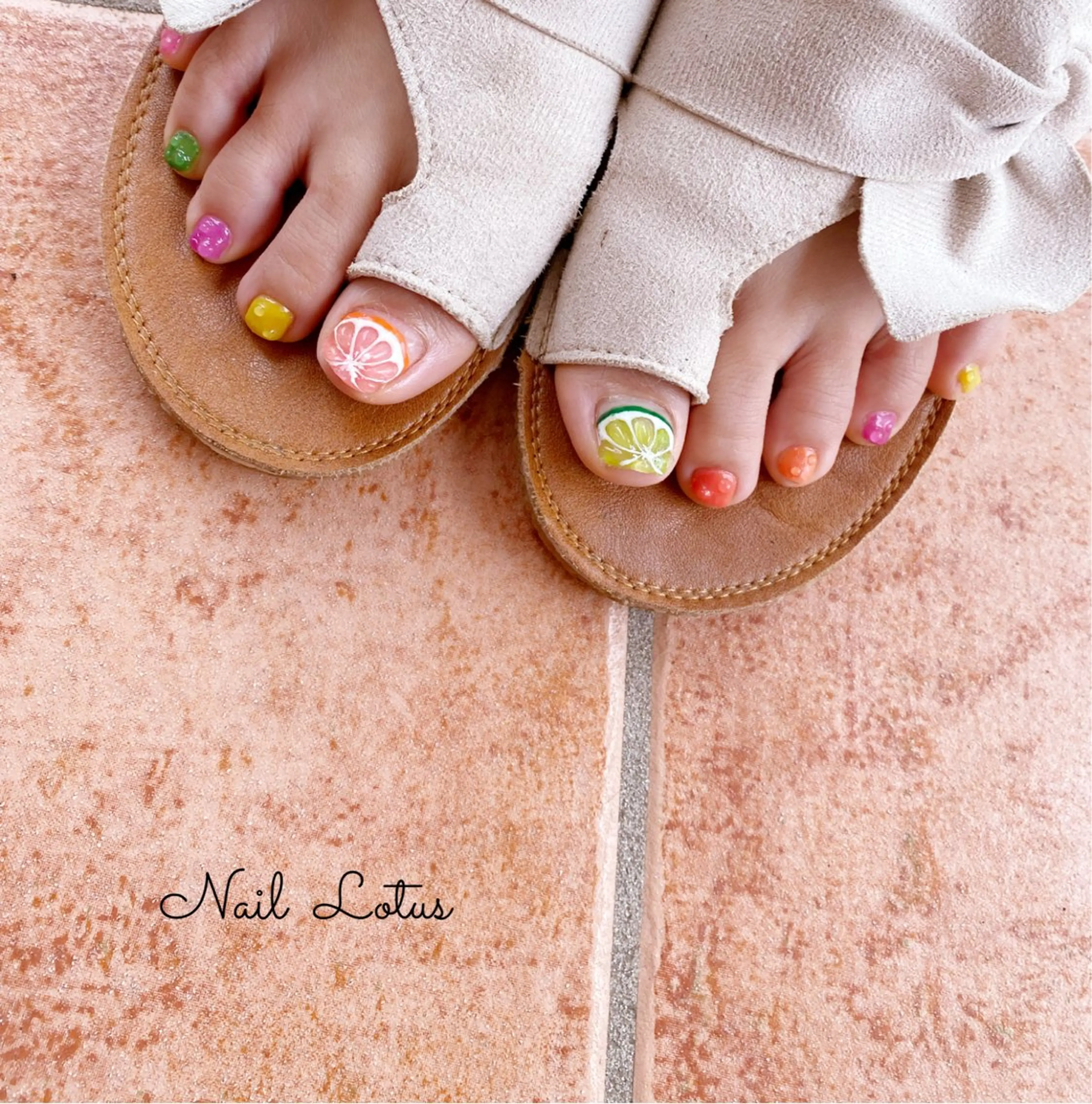 ネイル フットネイル フットネイル Lotus 🌸のネイルデザイン