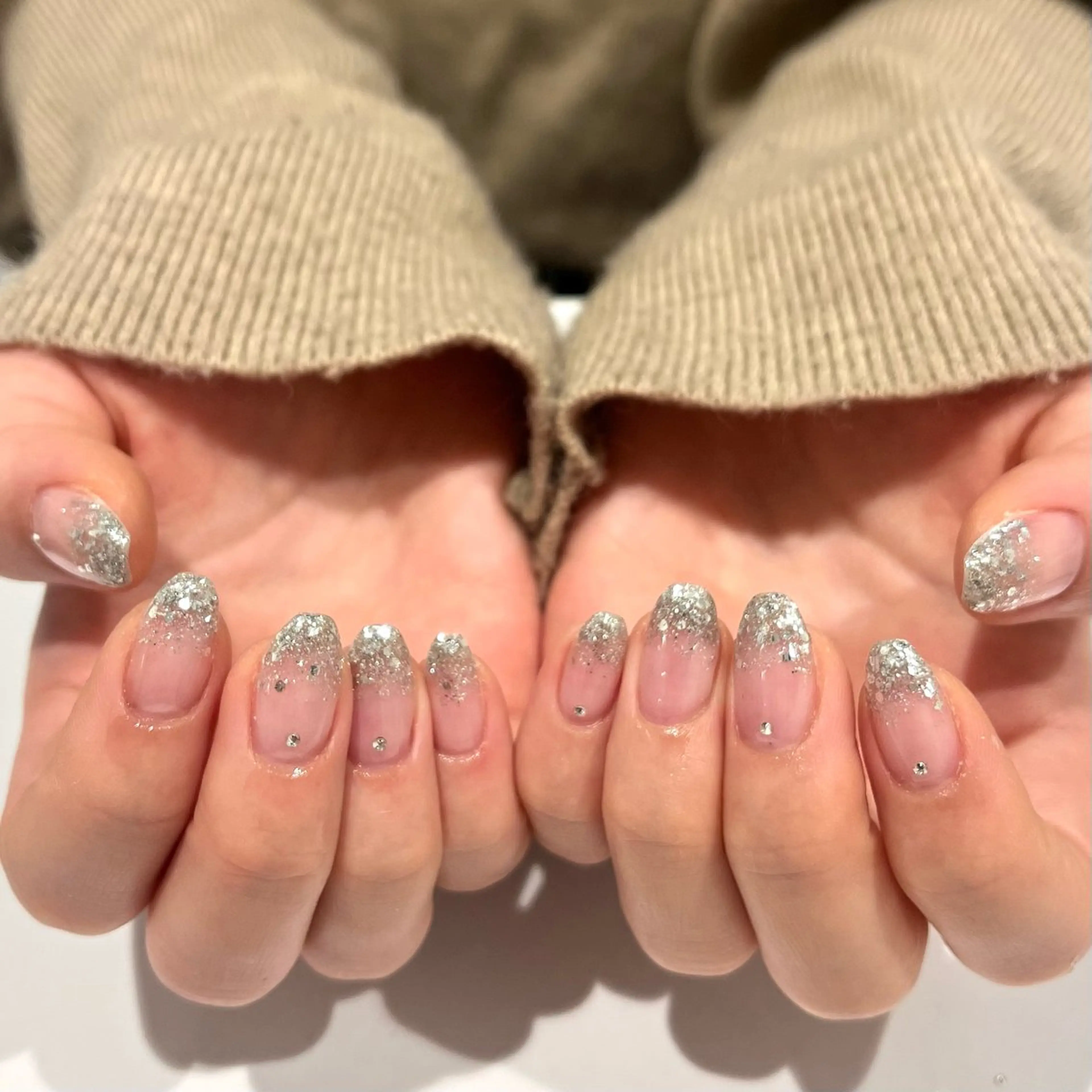 ネイル キラキラネイル ラメ(グリッター) ラメグラデーション 冬ネイル ハンドネイル eight nail 春菜のネイルデザイン