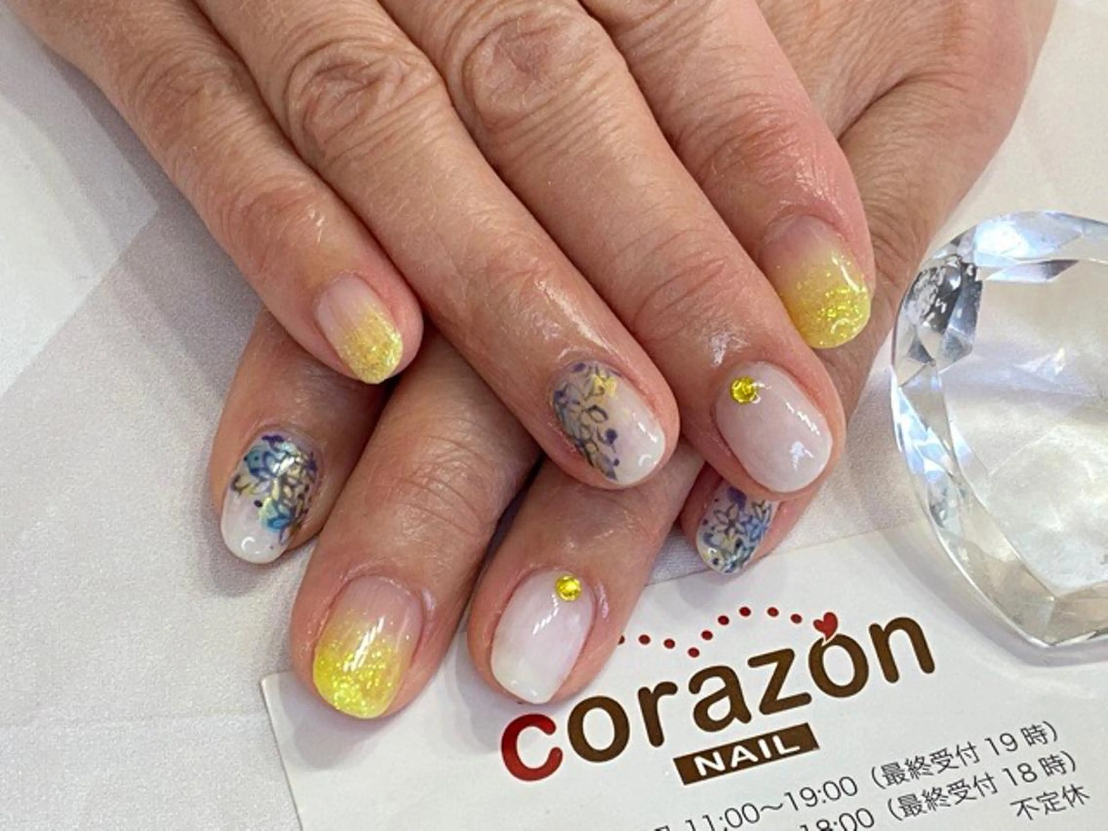ネイル グラデーション ラメ(グリッター) ラメグラデーション 水色 ネイビー corazon所属・ネイリスト aicoのネイルデザイン