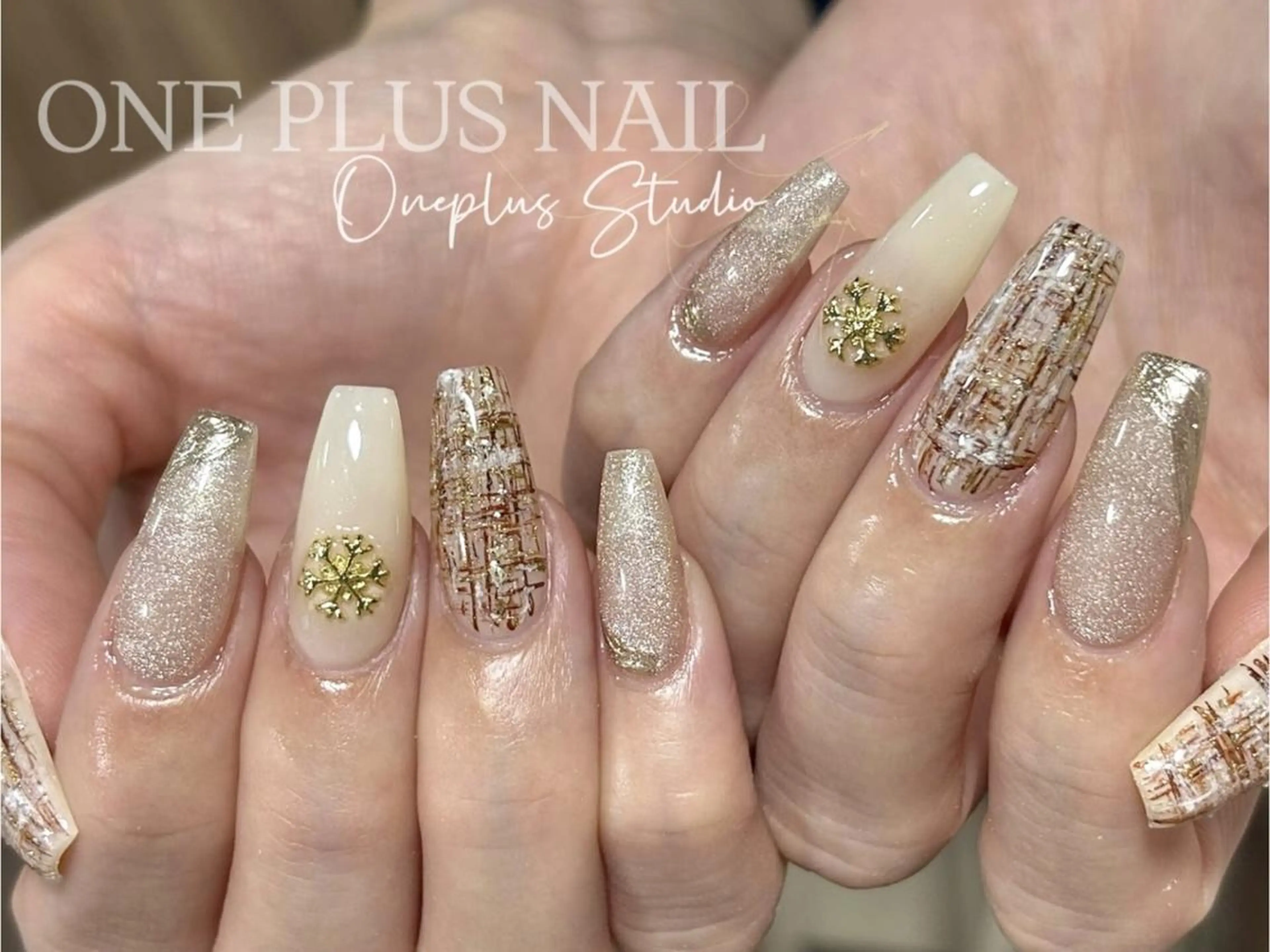 ネイル 冬ネイル クリスマス ハンドネイル One Plus Nail Salonのネイルデザイン