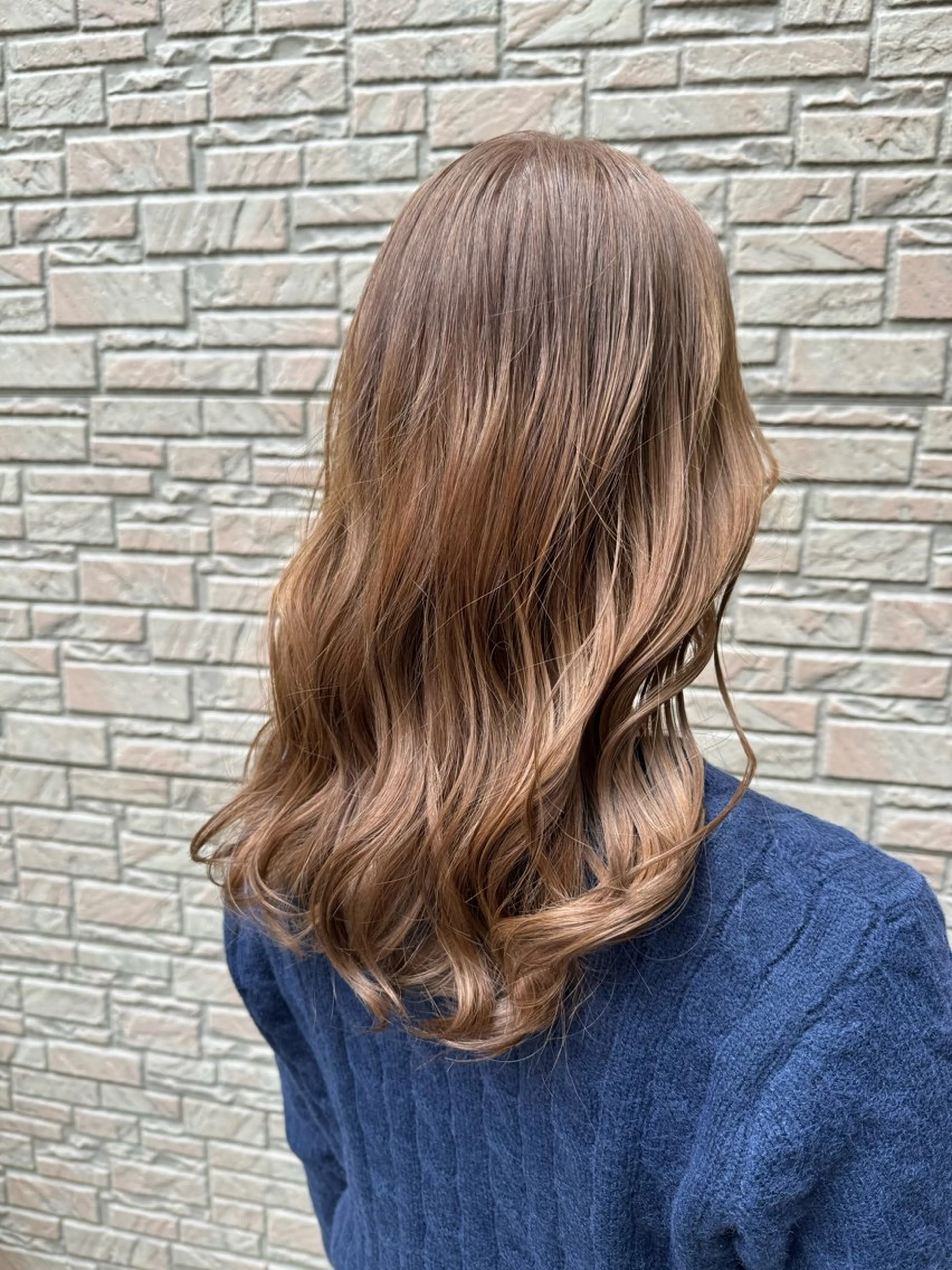 セミロング カラー ブリーチ ワタナベ テルマサのヘアスタイル