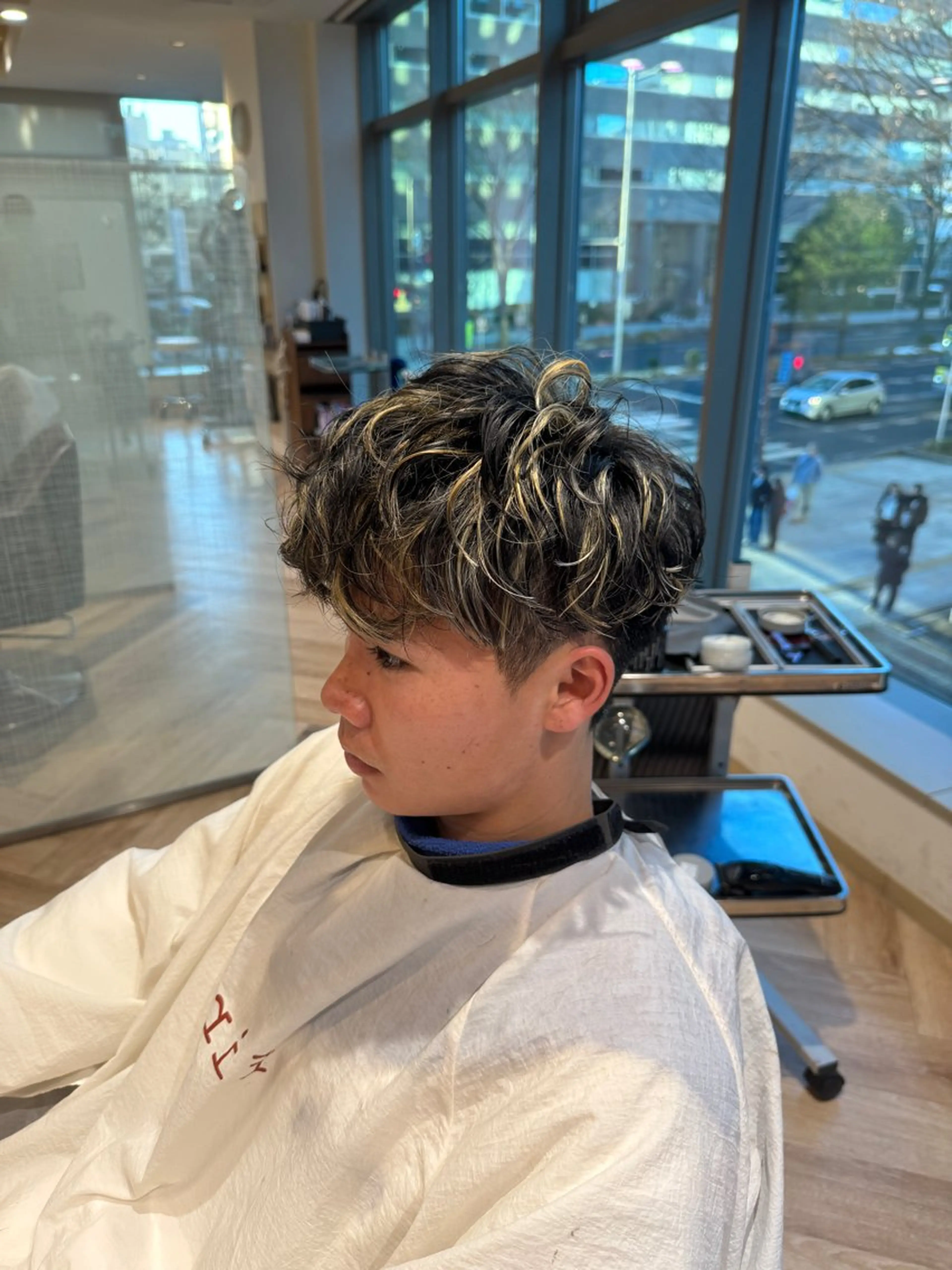 ショート カラー メンズ メンズハイライト ハイライトカラー ハイライト メンズ特化/ センターパート/八谷のヘアスタイル