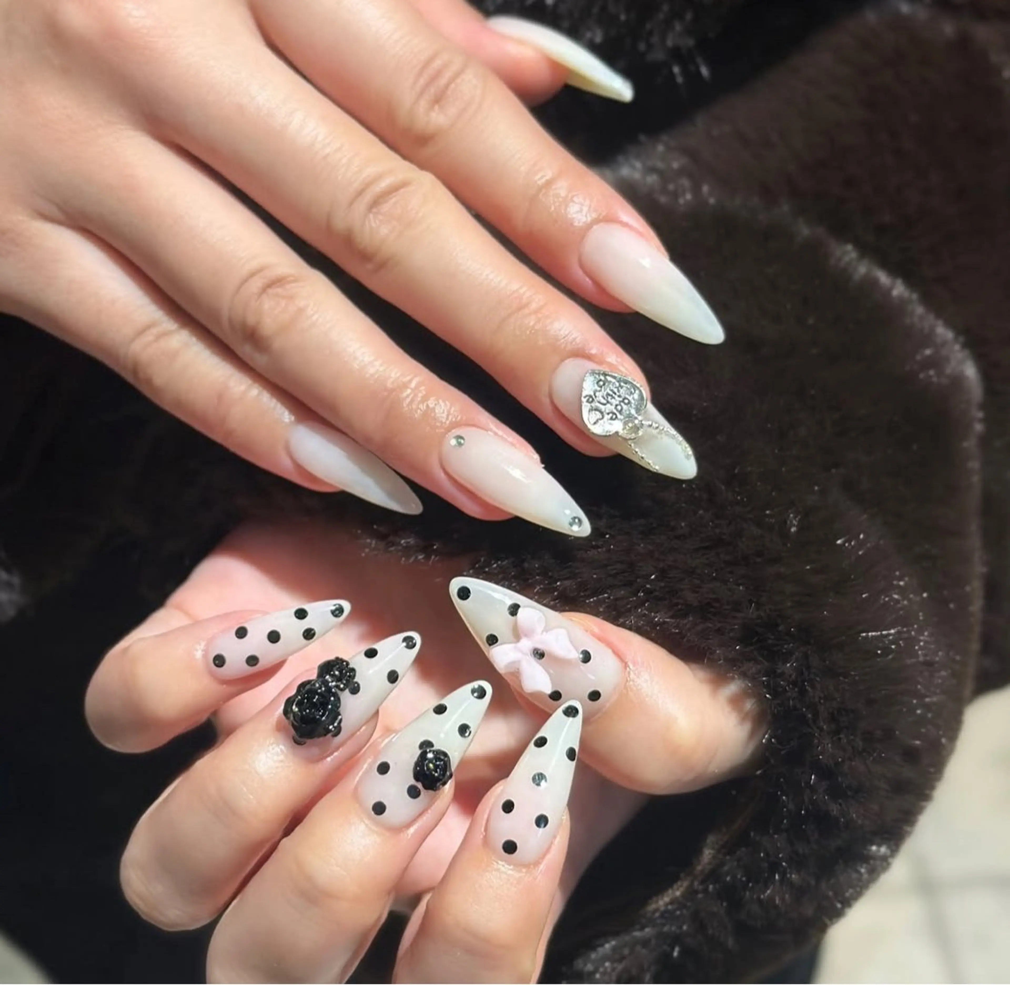ネイル 長さ出し グラデーション キラキラネイル 韓国ネイル ラメ(グリッター) ハンドネイル ハンドケア Chisa Nail Studio所属・リ リのネイルデザイン