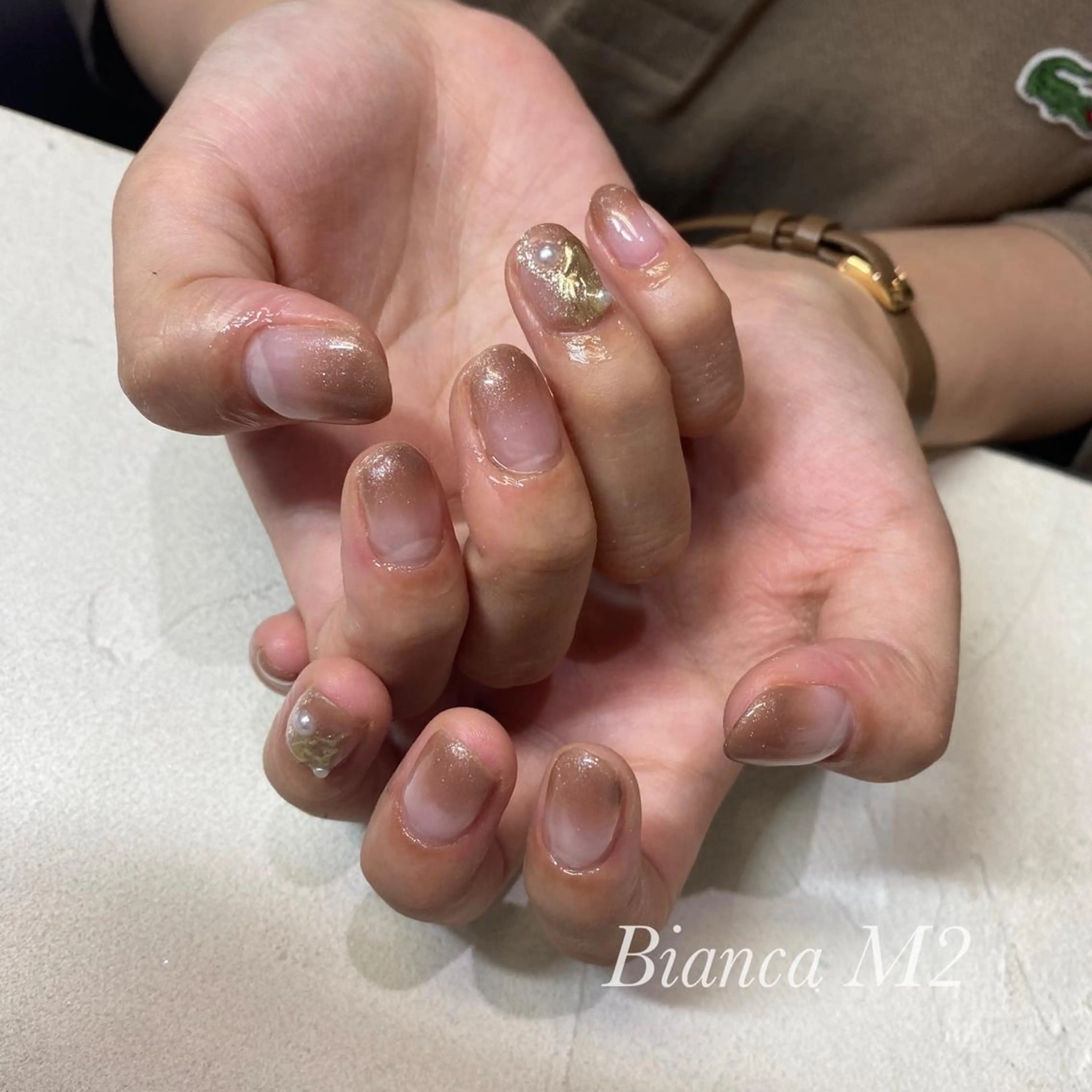 ネイル ミラーネイル ハンドネイル Bianca🩶 TAMIYAのネイルデザイン