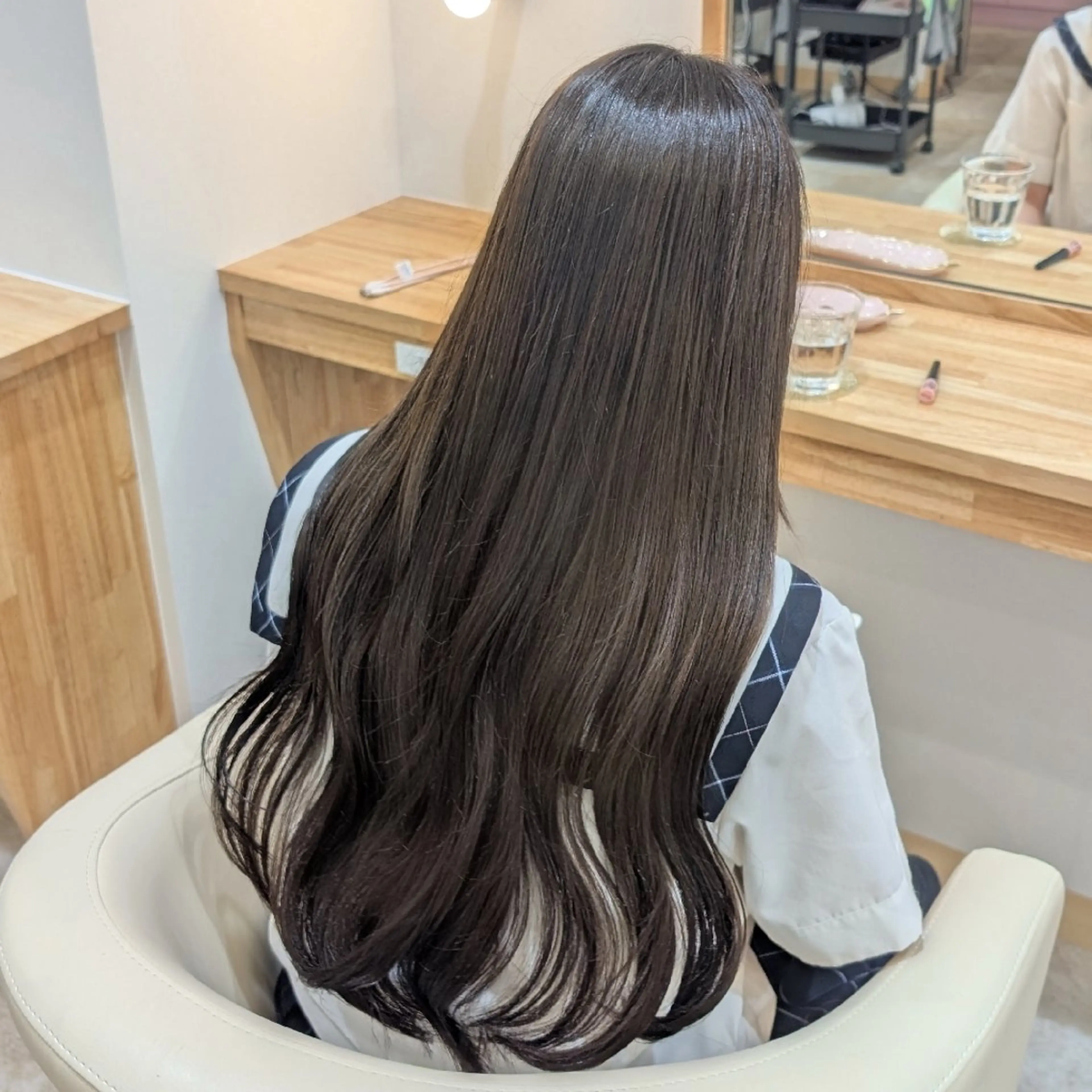 ロング カラー ブリーチ ブリーチなしカラー オリーブカラー 彩桜/艶カラー/小顔 に見せるカット✂のヘアスタイル