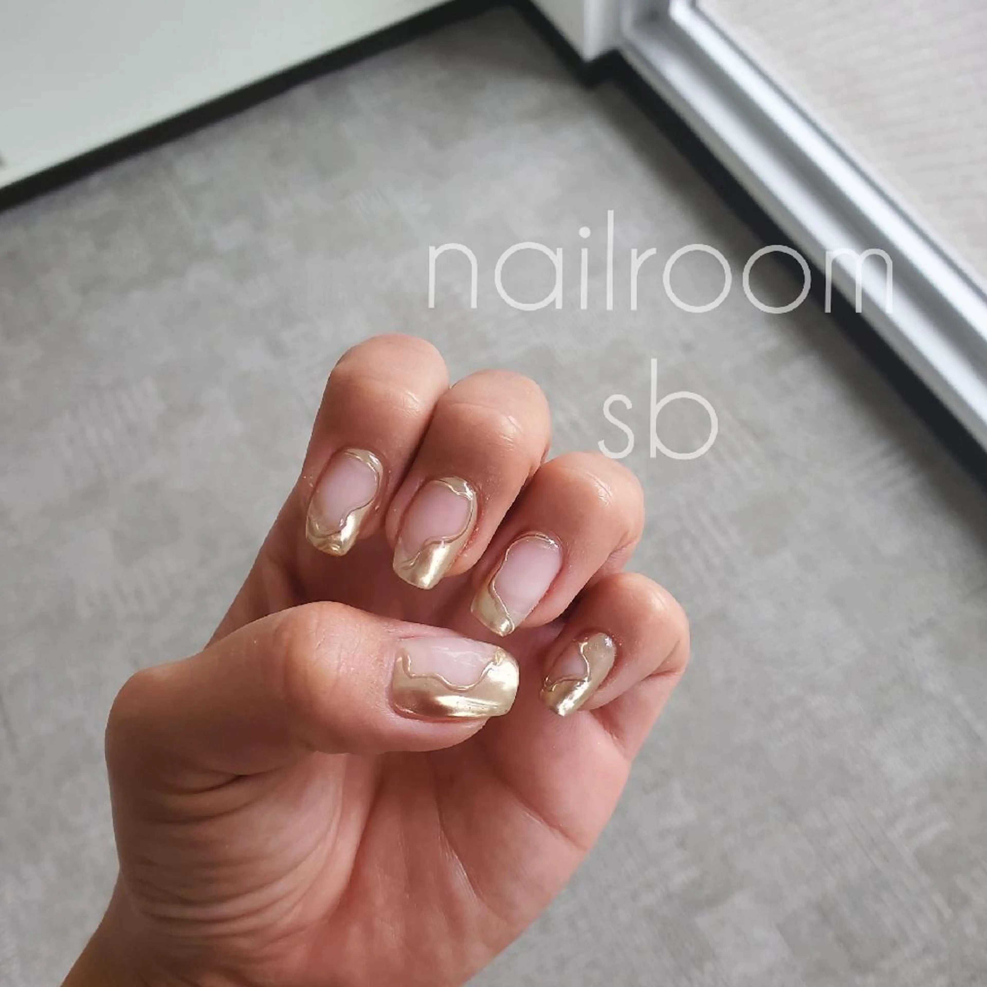 ネイル ミラーネイル nailroom‪ sb‪‪𓈒𓂂𓏸のネイルデザイン