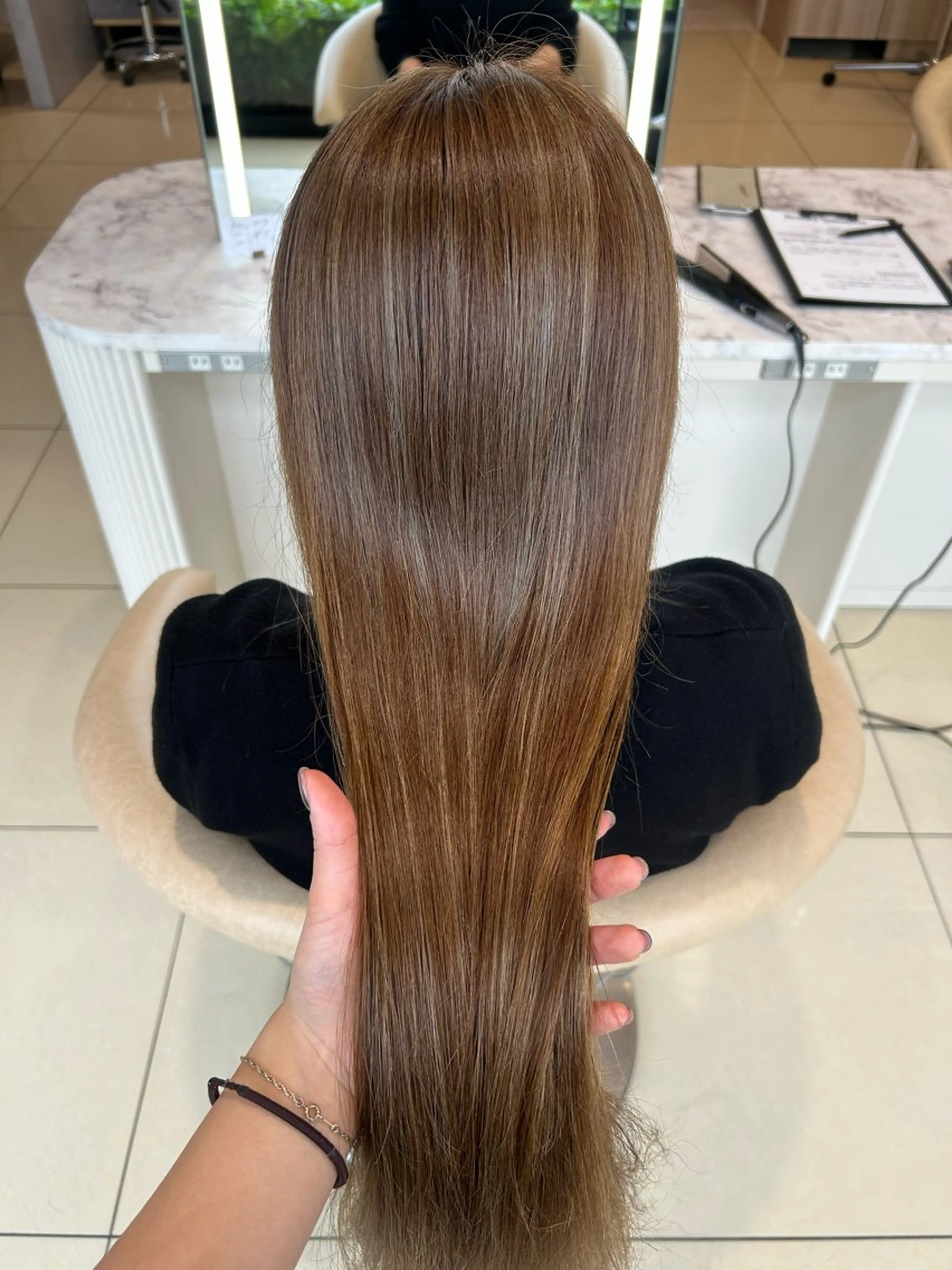 ロング 海外カラー白髪ぼかし ティファニーサユリのヘアスタイル