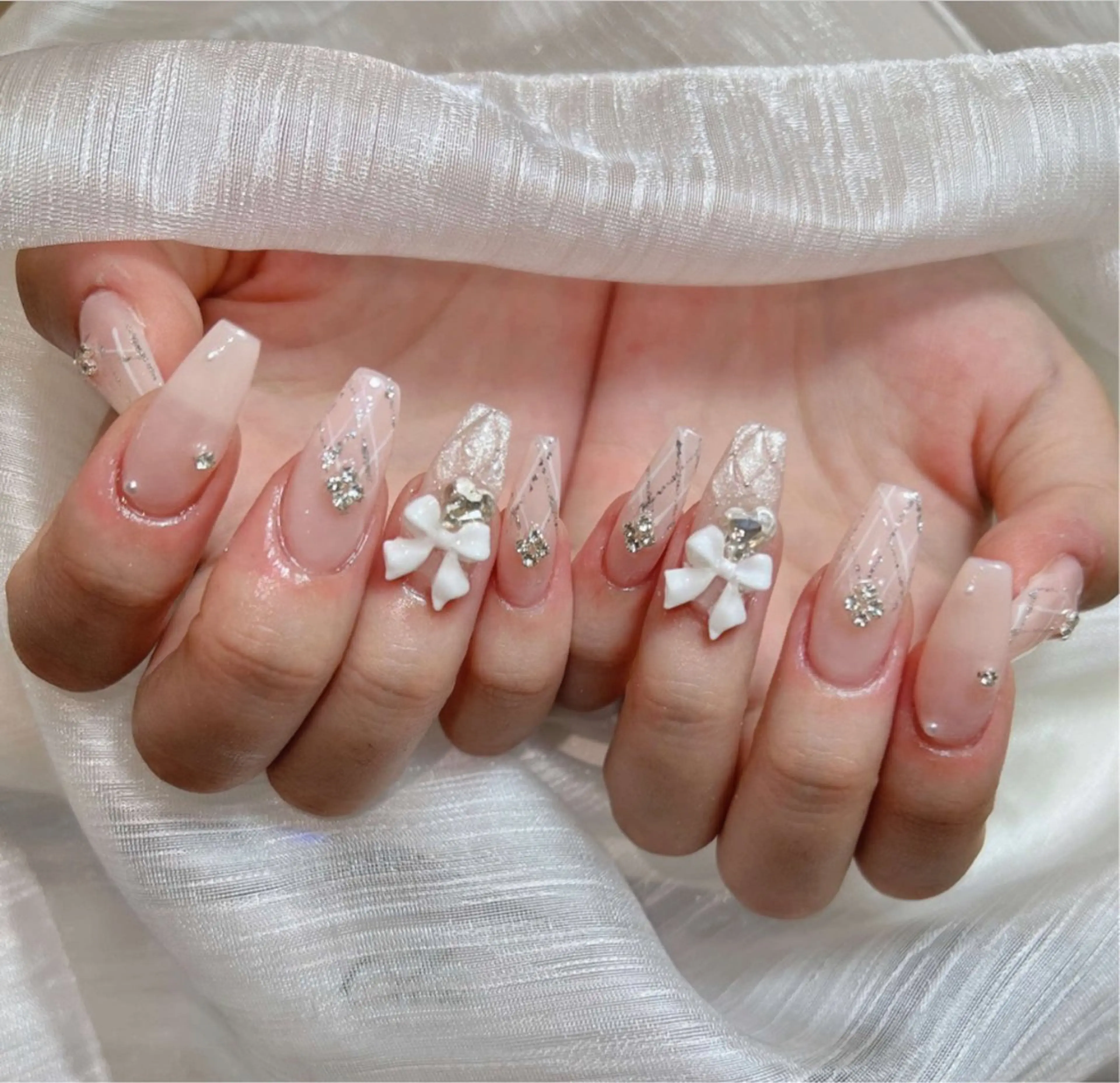 ネイル オーロラネイル フレンチネイル ジェルネイル ハロウィン キラキラネイル H.baby Nail Salon所属・H.baby Nail Salonのネイルデザイン
