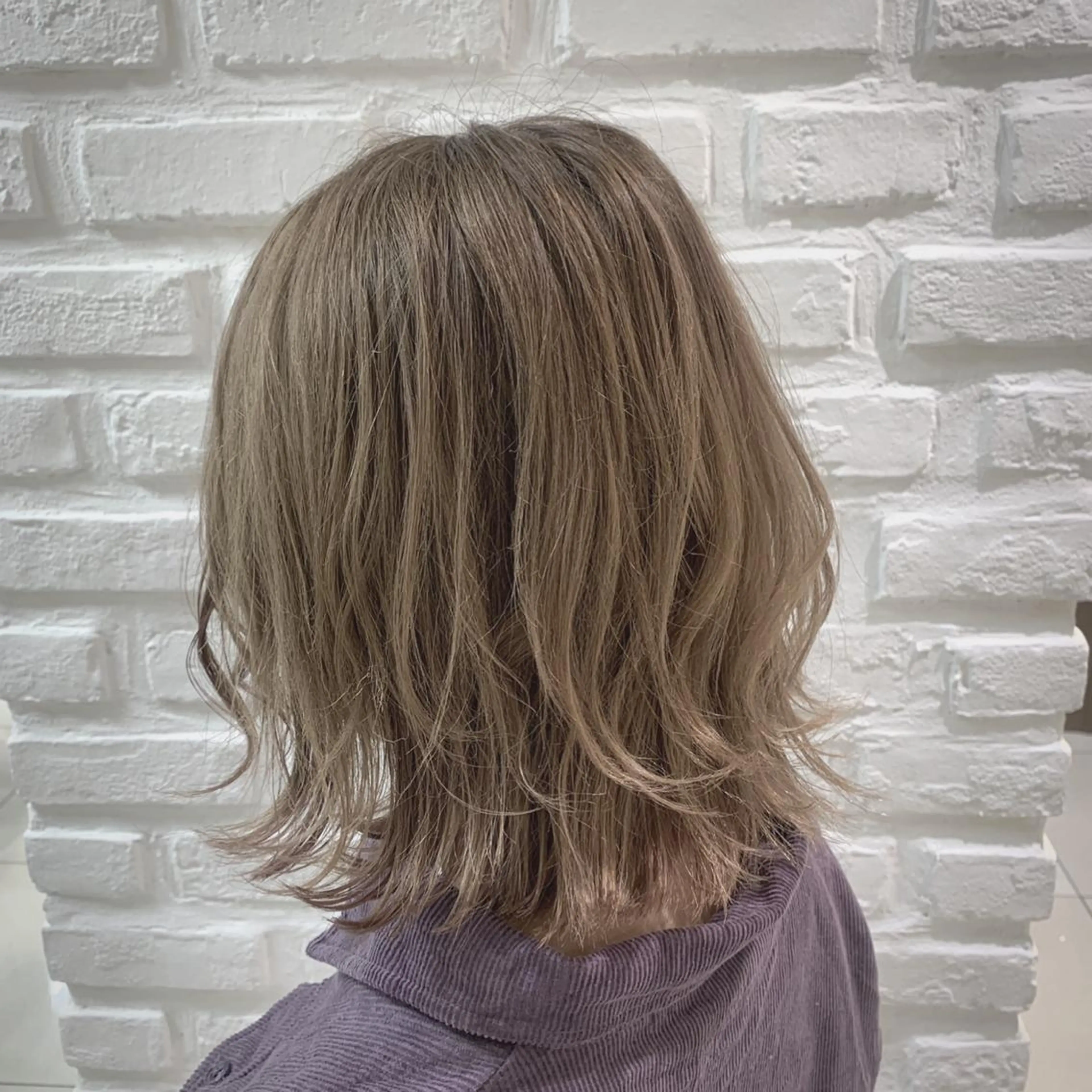 ミディアム カラー ヘアアレンジ ベージュカラー ブリーチ イルミナカラー インナーカラー ラベンダーカラー ヘアカラー トリートメント 【デザインカラー】 粥川佳日望のヘアスタイル