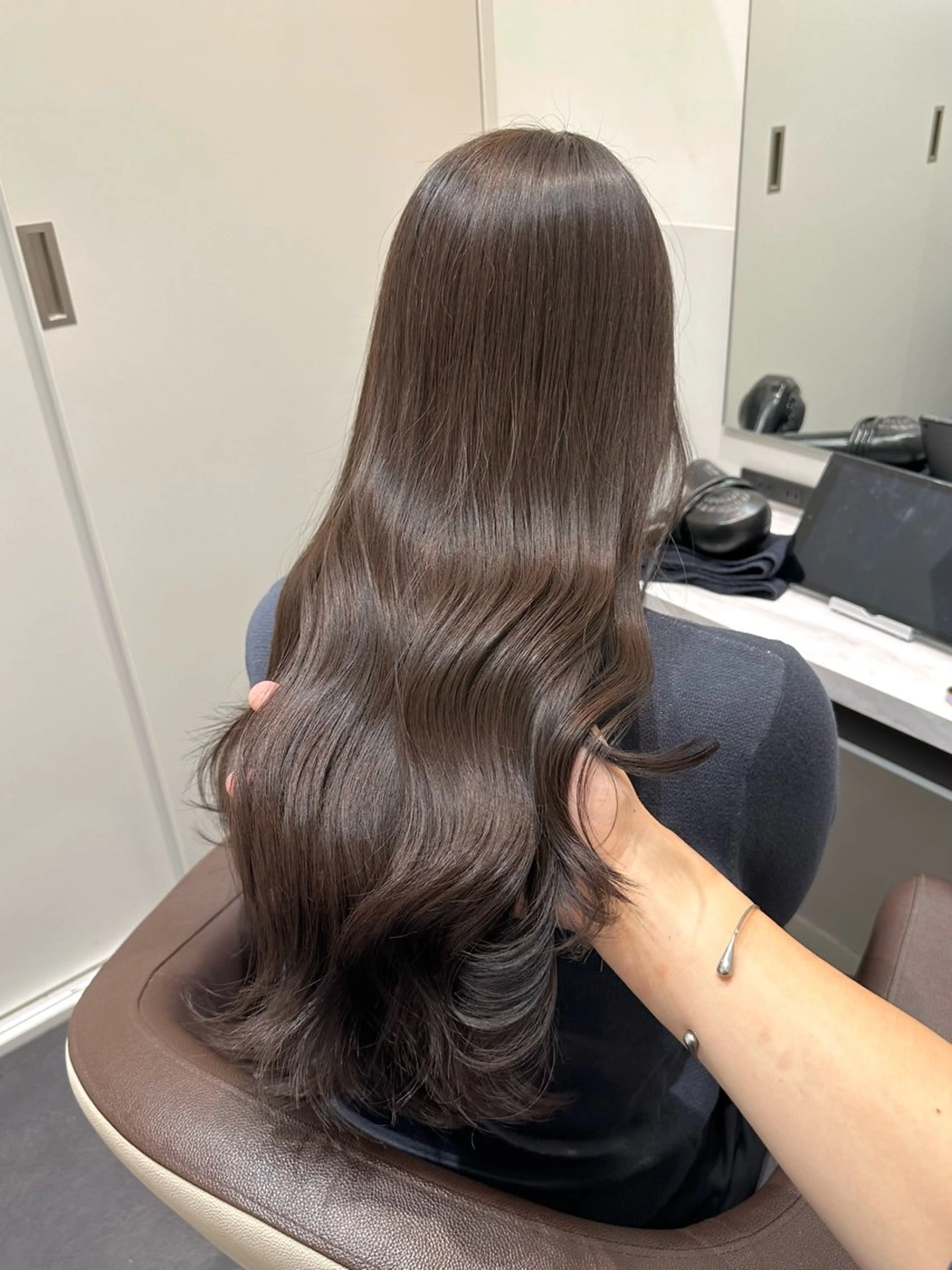 ロング カラー ブリーチ グレージュ ラベンダーカラー ラベンダーグレージュ ラベンダーグレー LUMO所属・矢野 晃平のヘアスタイル