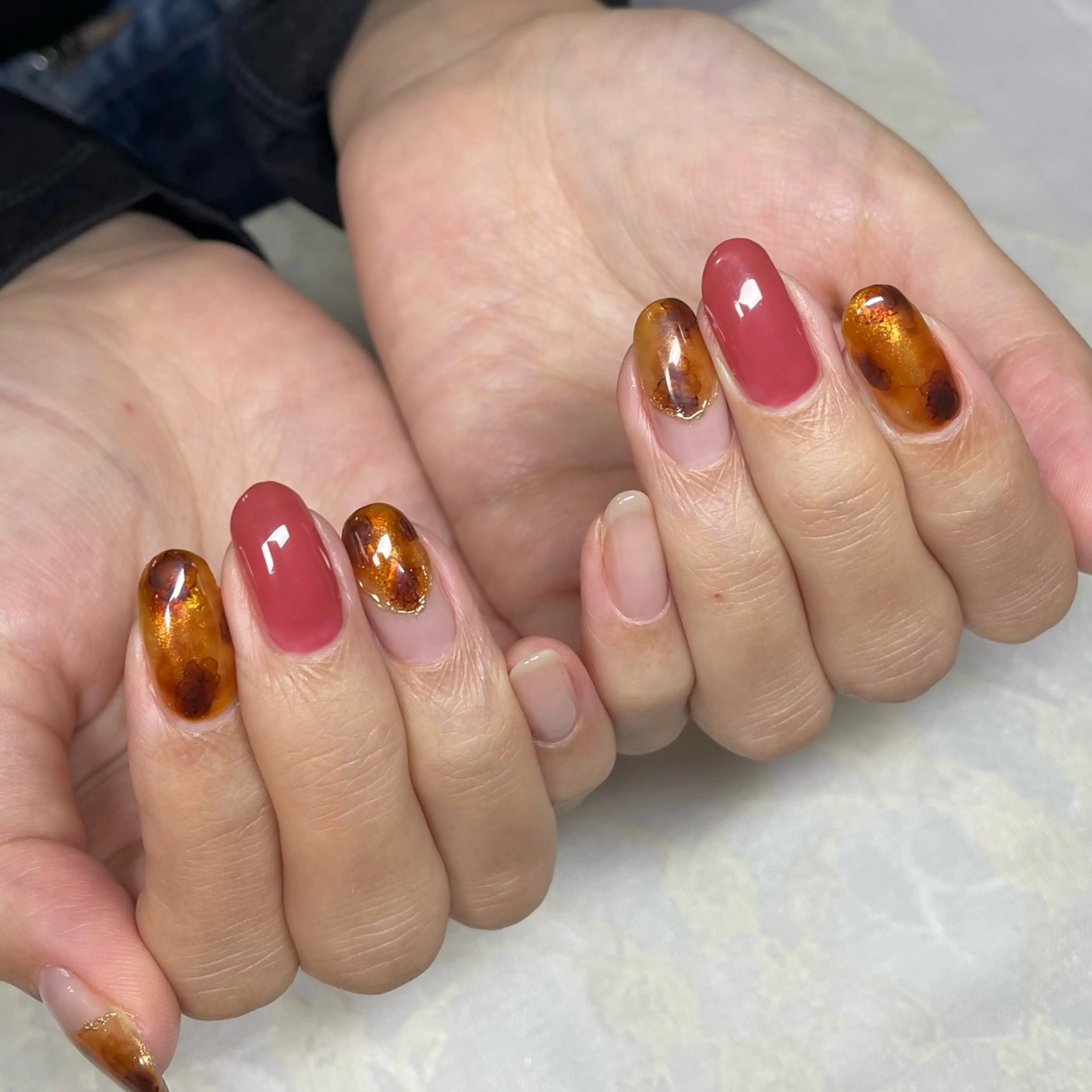 ネイル べっ甲ネイル 赤色 nailroom lilasのネイルデザイン