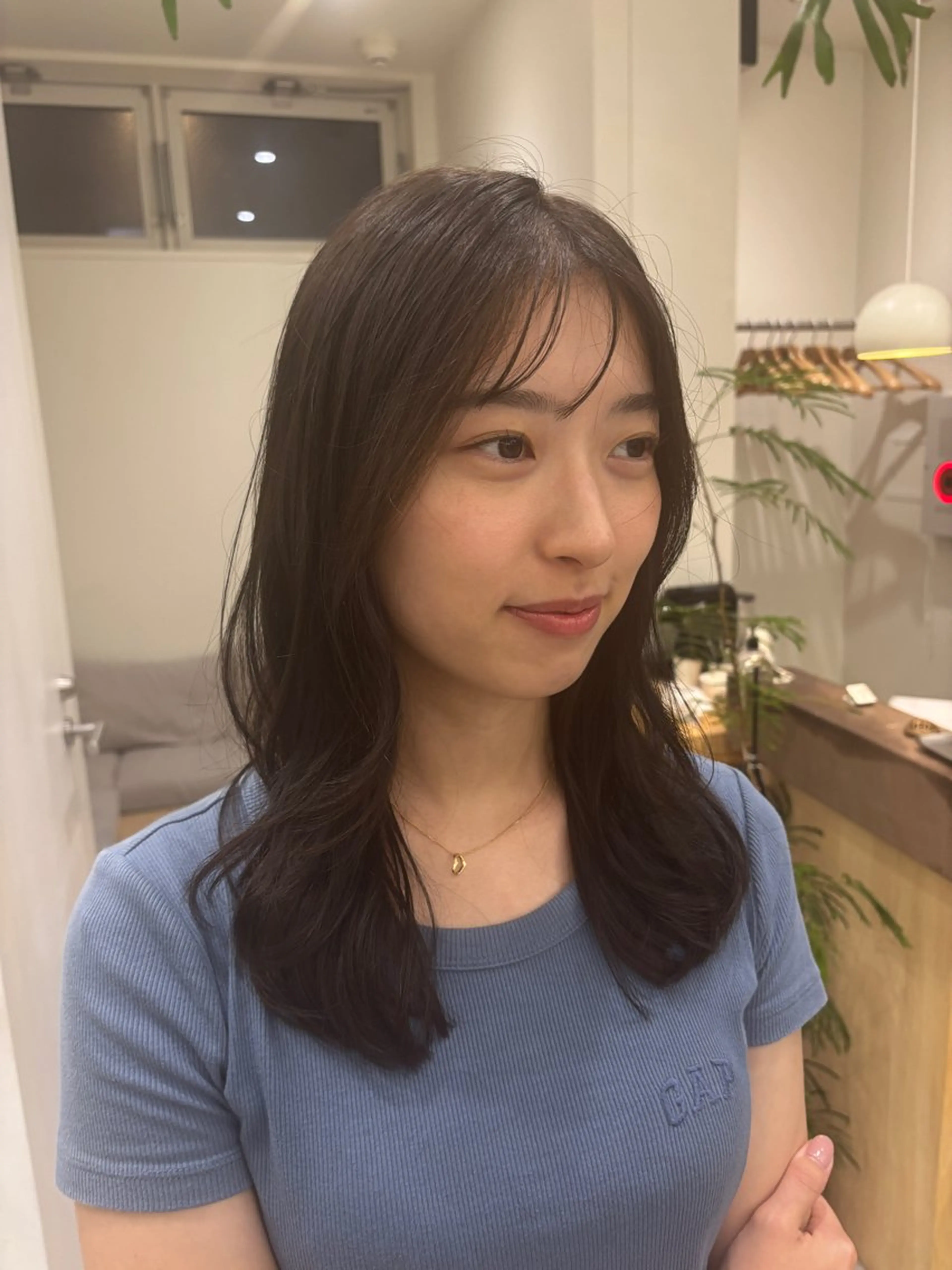 セミロング カラー rion🪽 /ワンカラーのヘアスタイル