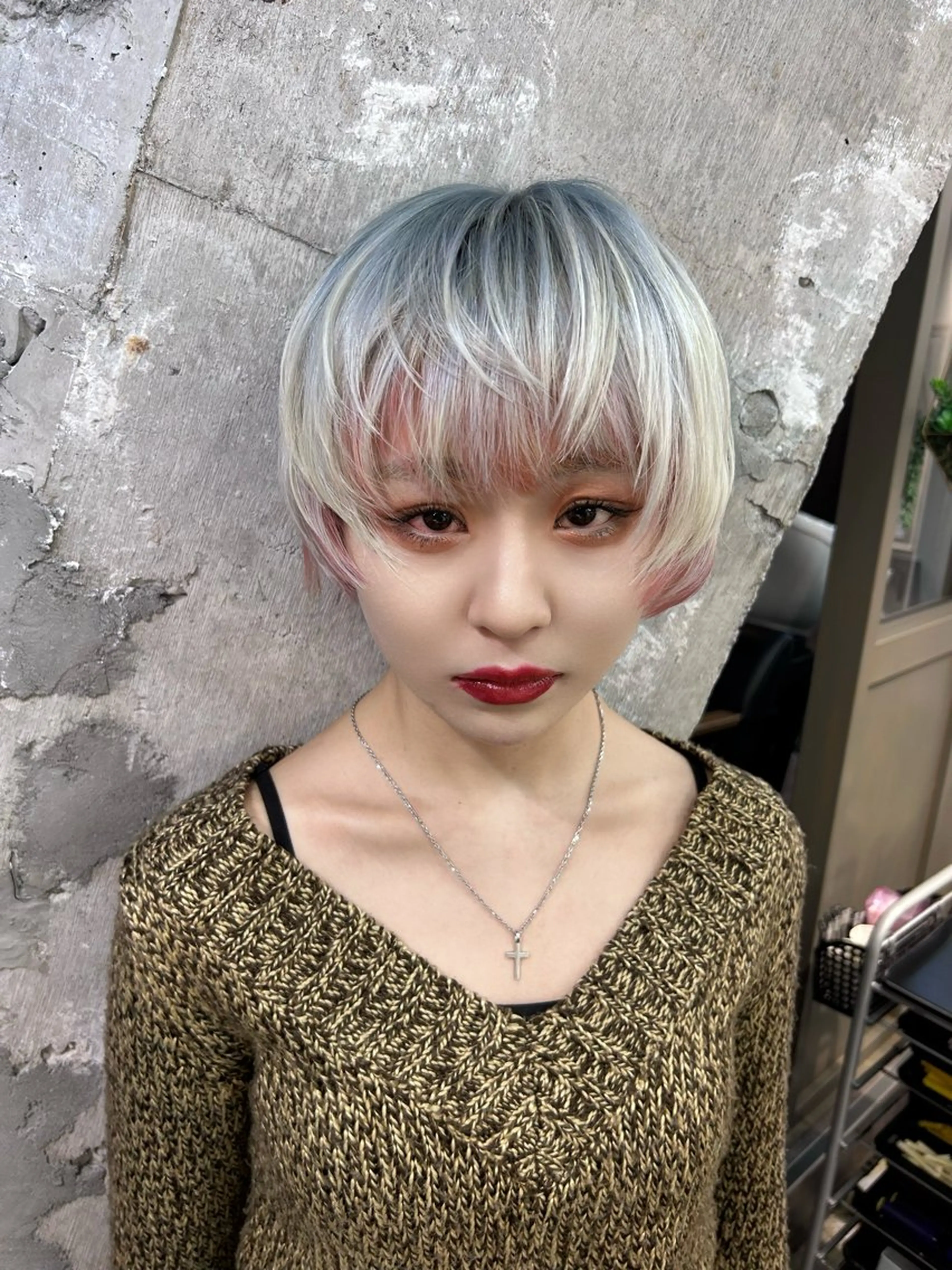 ショート カラー 𝙱𝙻𝙴𝙽 𝚋𝚢 𝚍𝚘𝚝.所属・🤍BLEN 窓🤍のヘアスタイル
