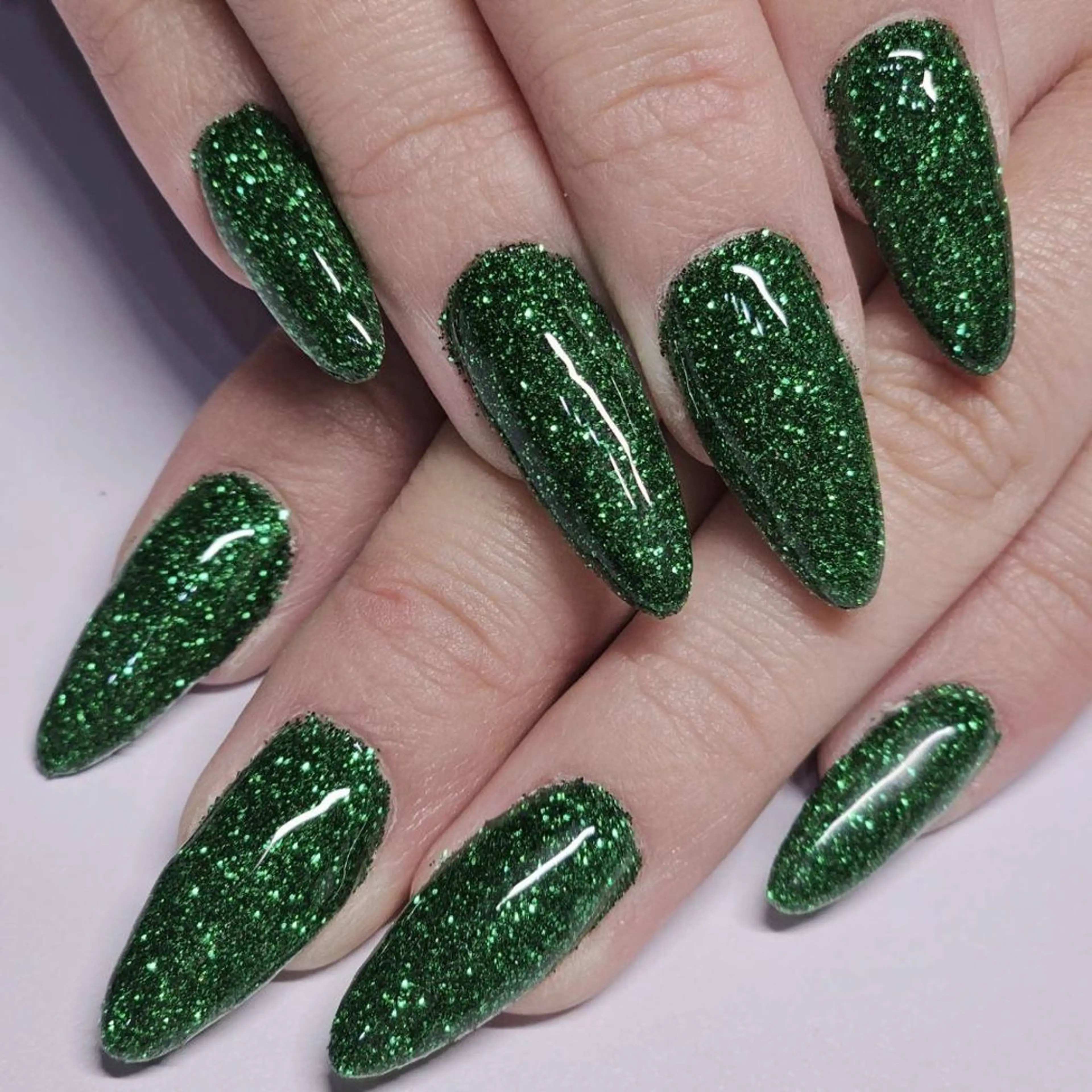 ネイル グリーン ラメ(グリッター) ワンカラーネイル 冬ネイル クリスマス ハンドネイル よしだ ひろきのネイルデザイン