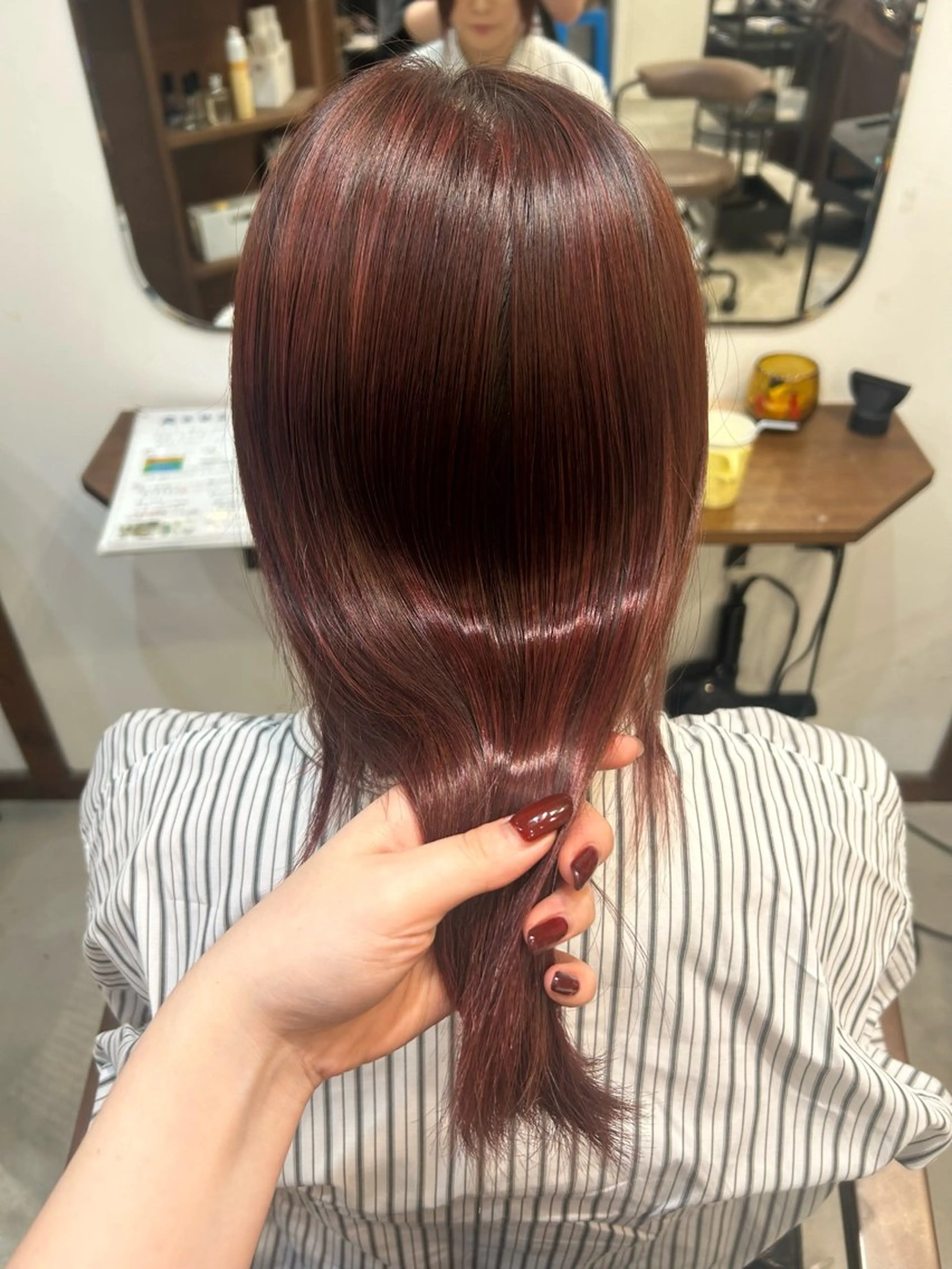 ミディアム カラー ボルドーカラー ハイライトカラー ハイライト 透明感カラー🪽 mioのヘアスタイル