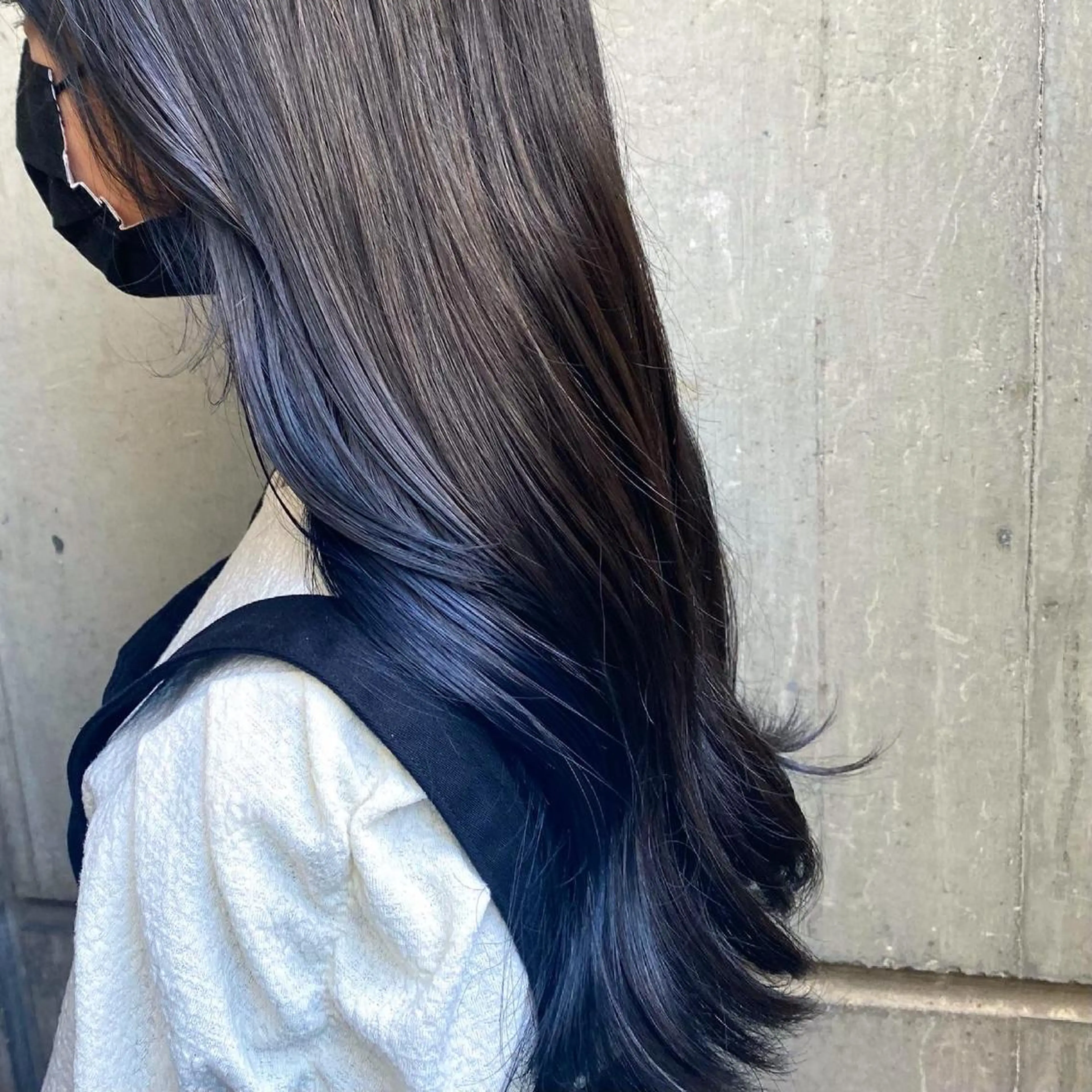 ロング ヘアカラー 透け感ベージュ ／ミハルのヘアスタイル