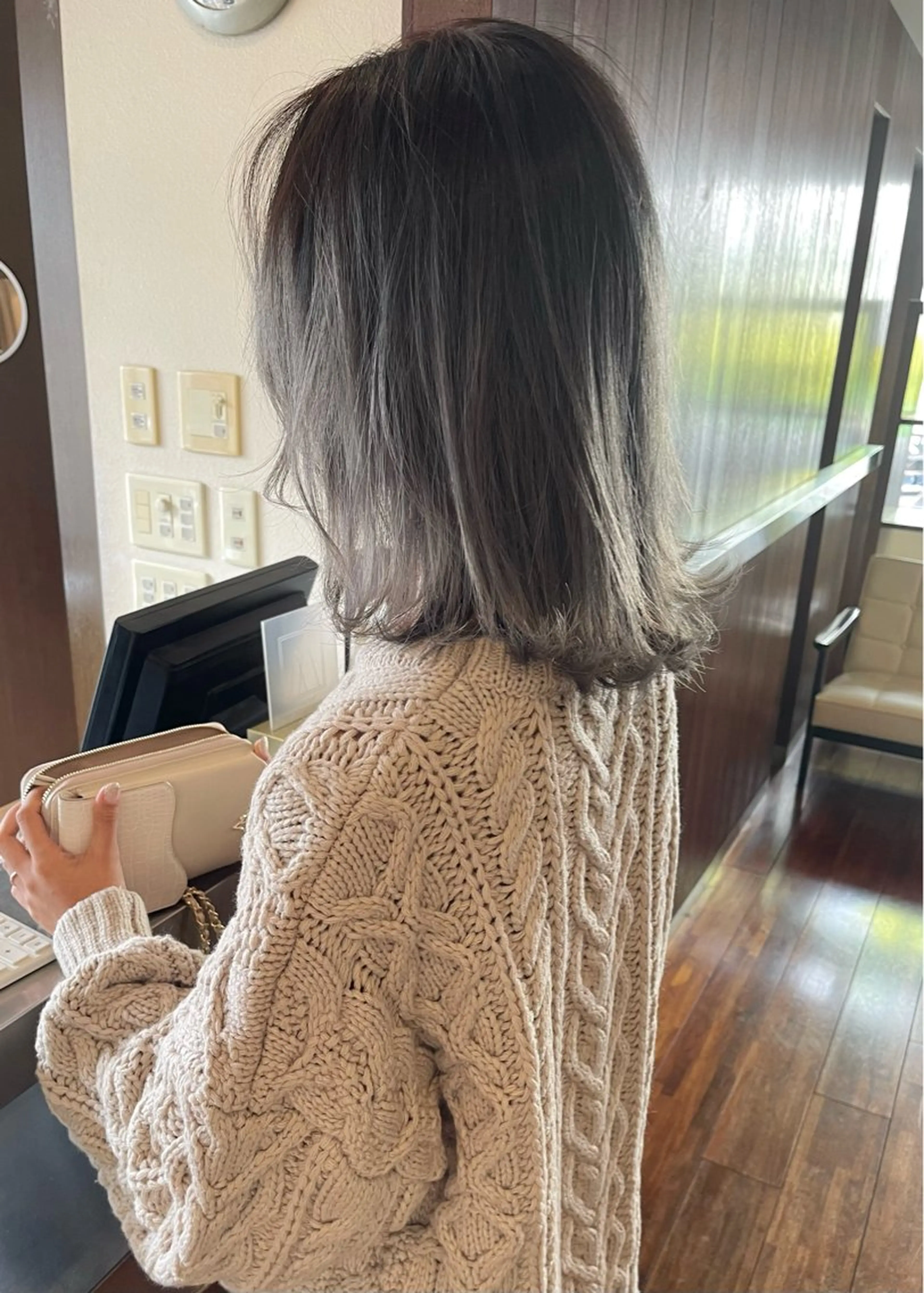 ミディアム カラー シルバー カット ヘアカラー トリートメント 髪質改善ｶﾗｰ ｹｱﾌﾞﾘｰﾁ/ﾀﾑのヘアスタイル