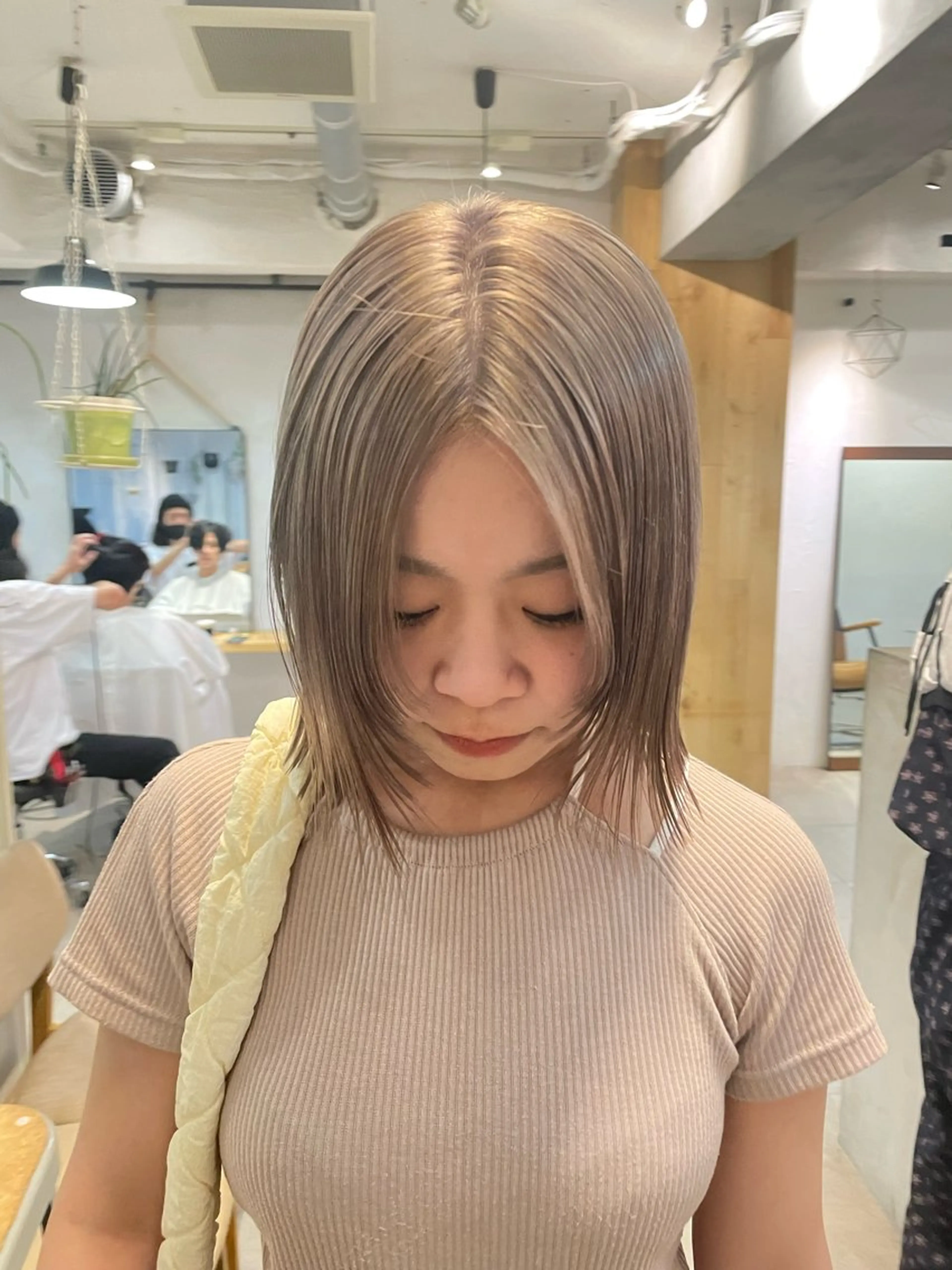 ショート カラー ミルクティー× グレージュMOMOのヘアスタイル