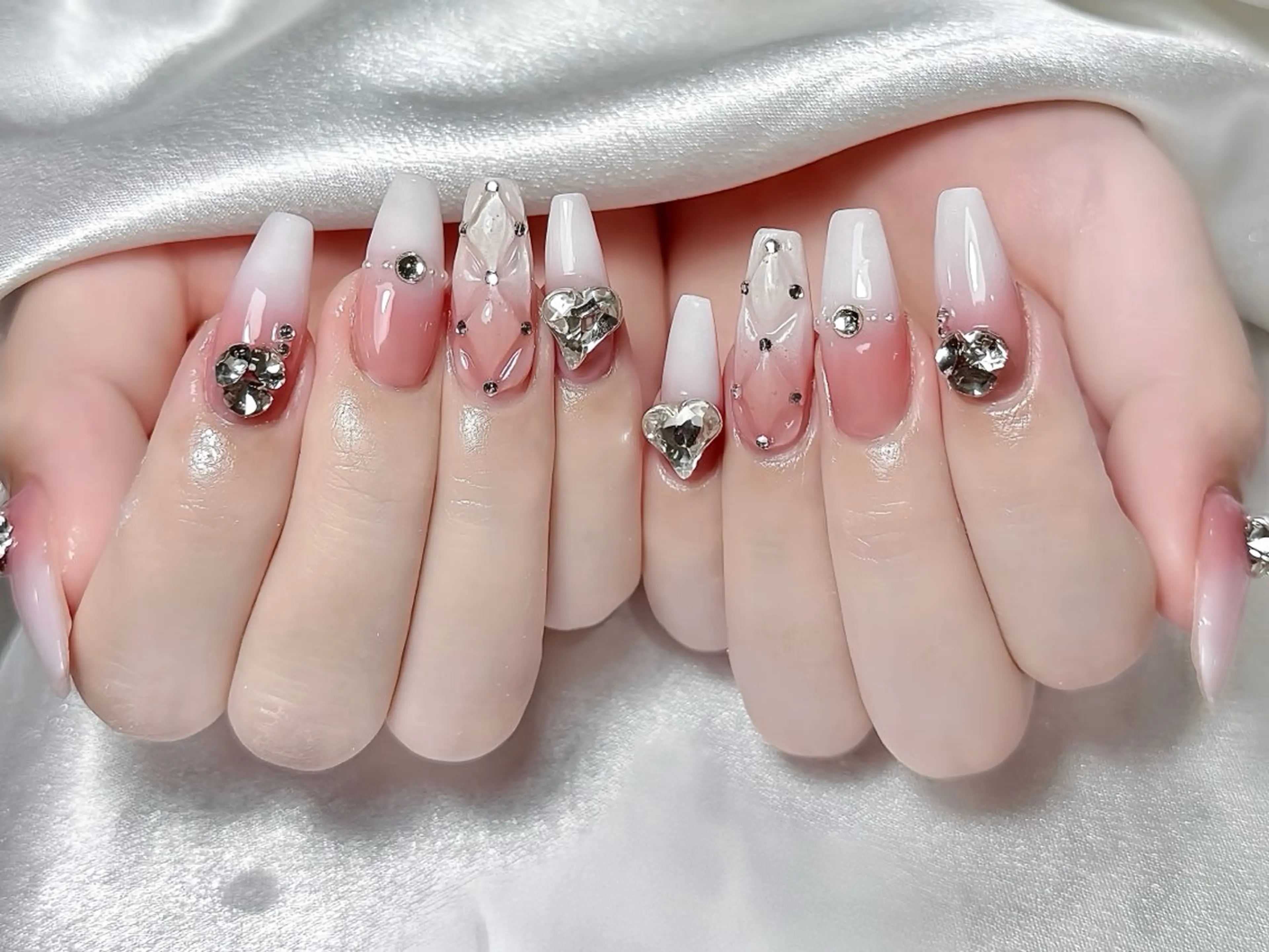 ネイル アートネイル フレンチネイル キラキラネイル 韓国ネイル 水色 ハンドネイル Rin Nail所属・Rin Nailのネイルデザイン