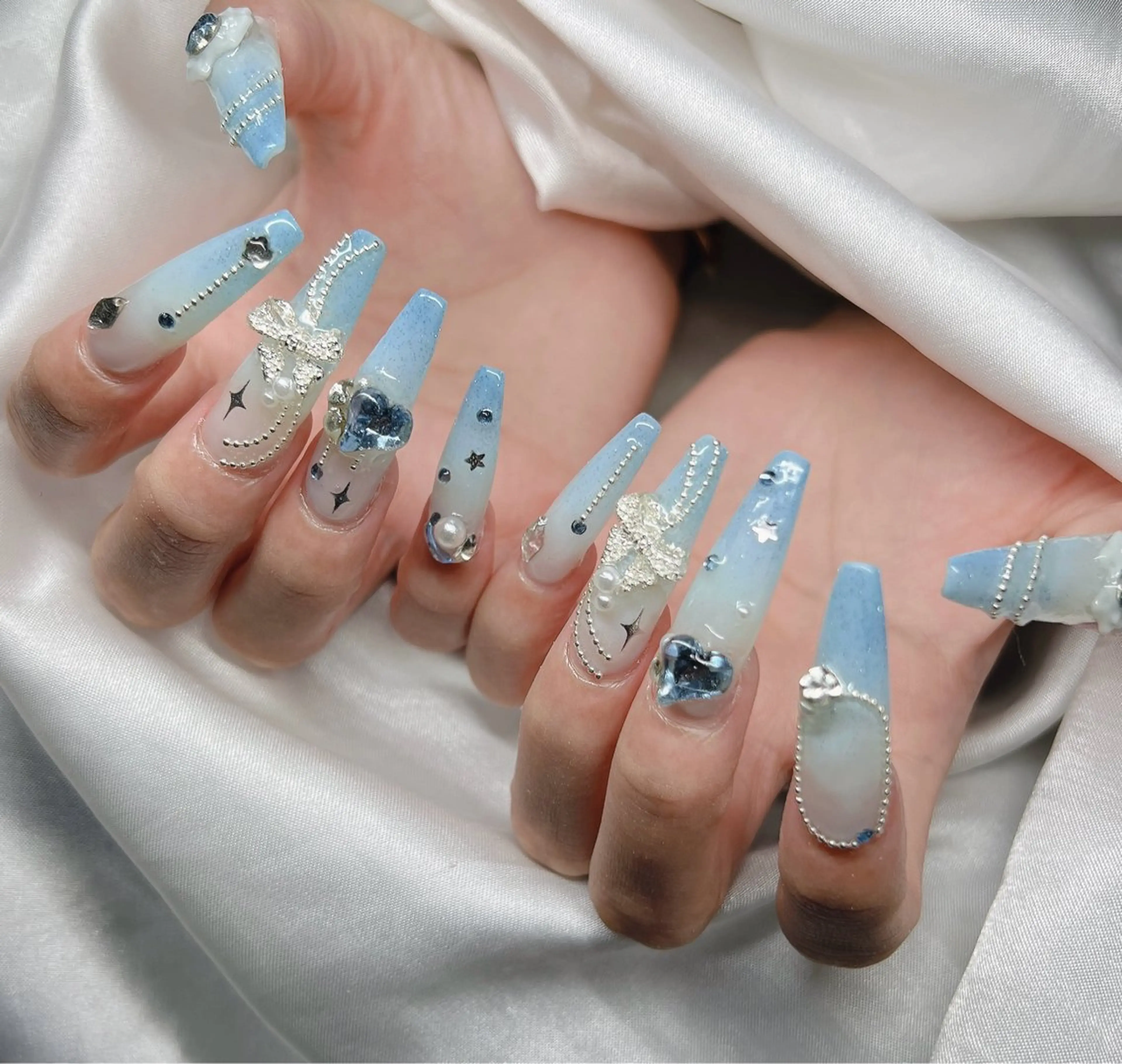 ネイル 長さ出し グラデーション 卒業式 キラキラネイル マグネットネイル ハンドネイル Lee Nailsのネイルデザイン