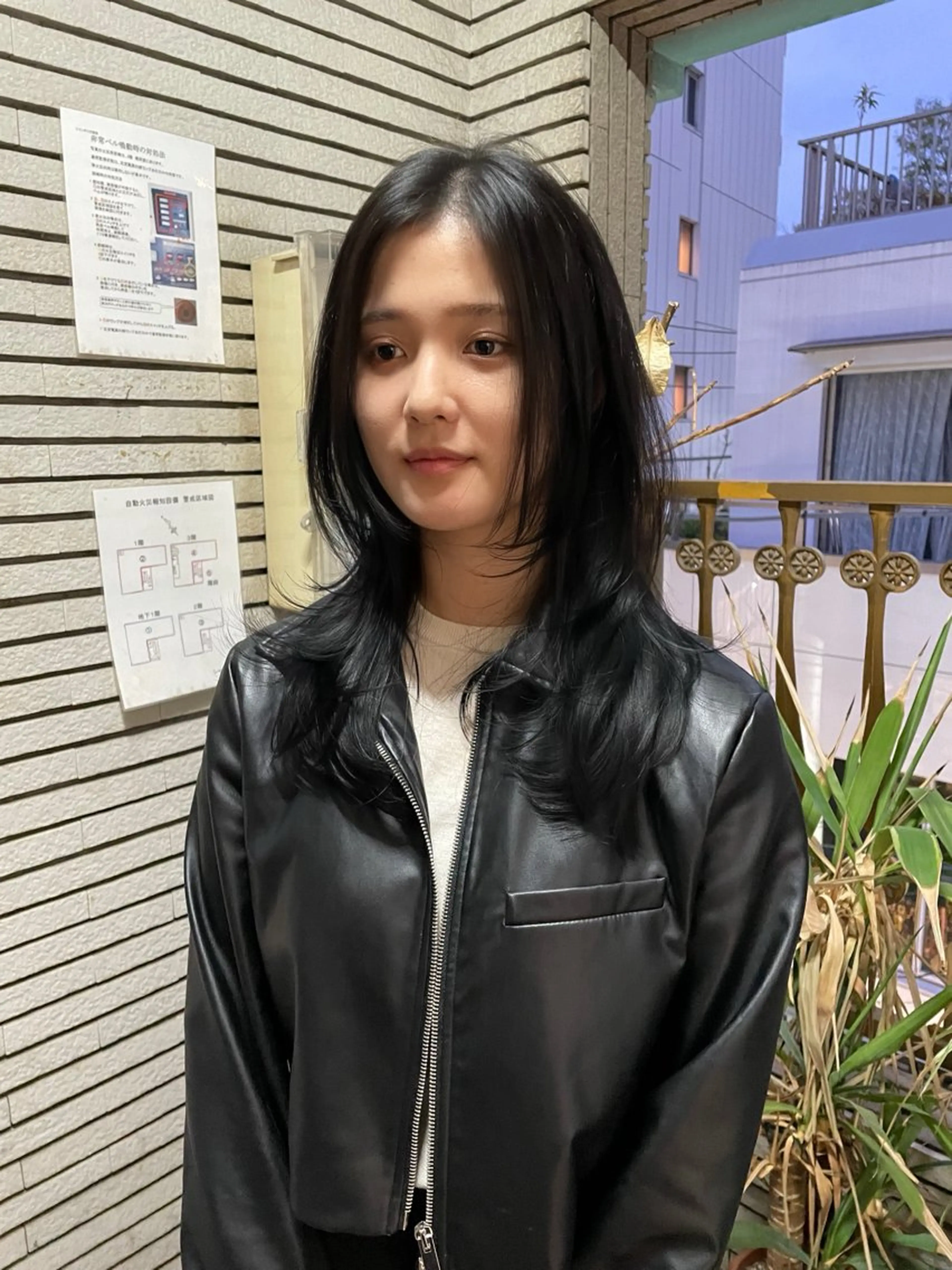 ロング カラー 黒髪 ブルーカラー ブルーブラック ハイレイヤー 韓国風ヘア カット ヘアカラー トリートメント レイヤーカット🎀 kanaのヘアスタイル
