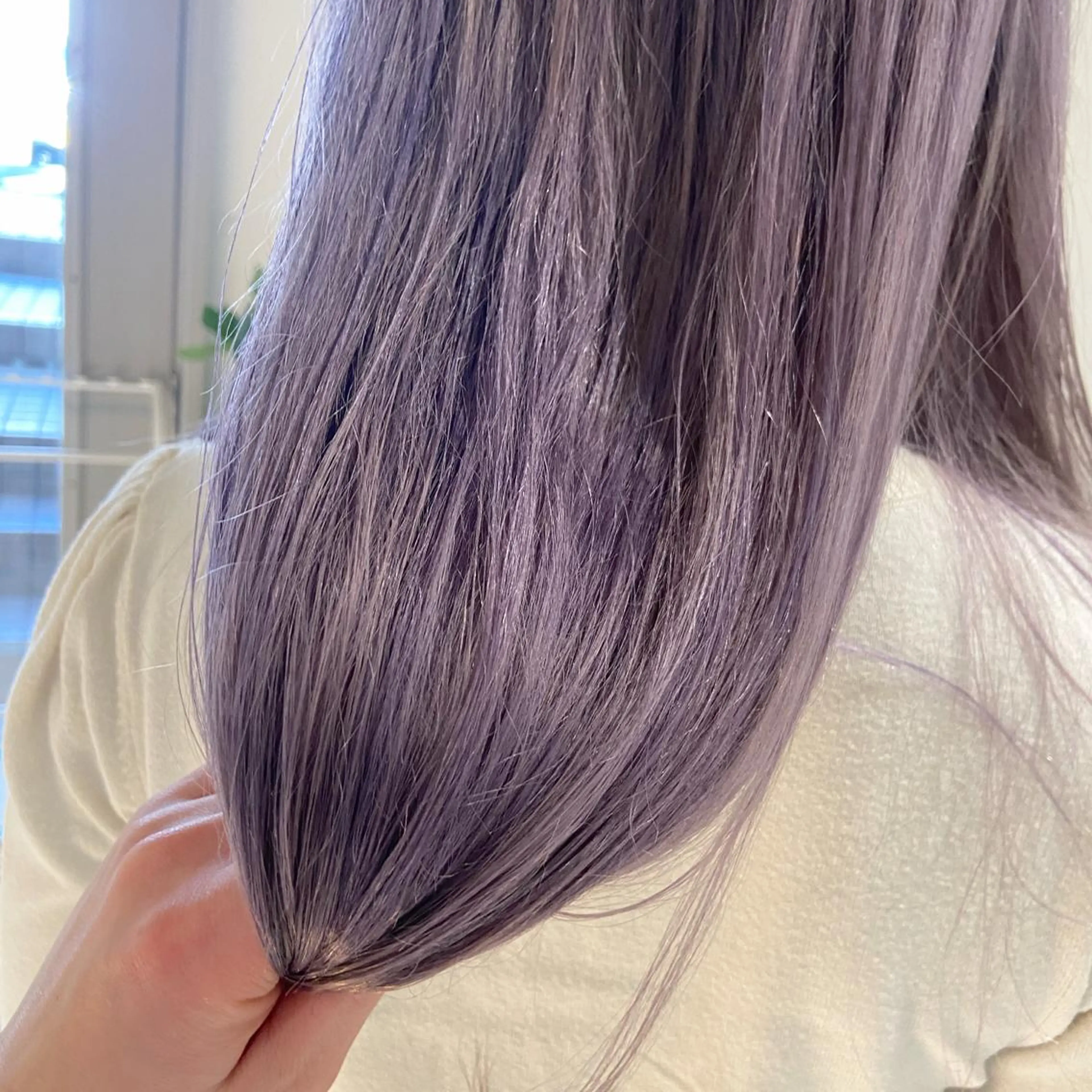 セミロング カラー ハイトーンカラー ラベンダーカラー パープルカラー カジュアルを女っぽく 𝗮𝘆𝗮𝗰𝗼のヘアスタイル