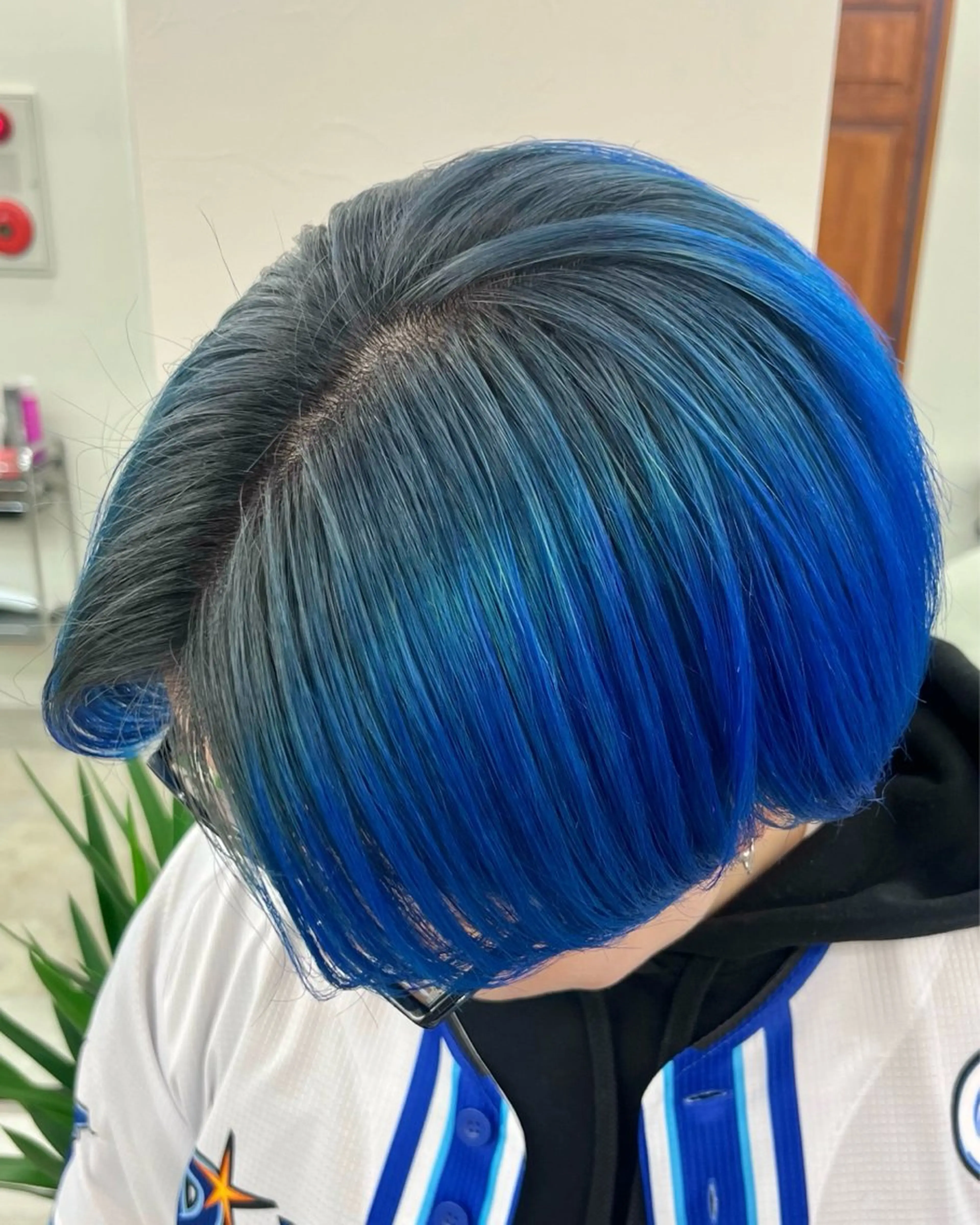 ショート カラー アッシュ ブルーカラー デザインカラー グラデーションカラー ヘアカラー ツヤカラーを実現 /カンナのヘアスタイル