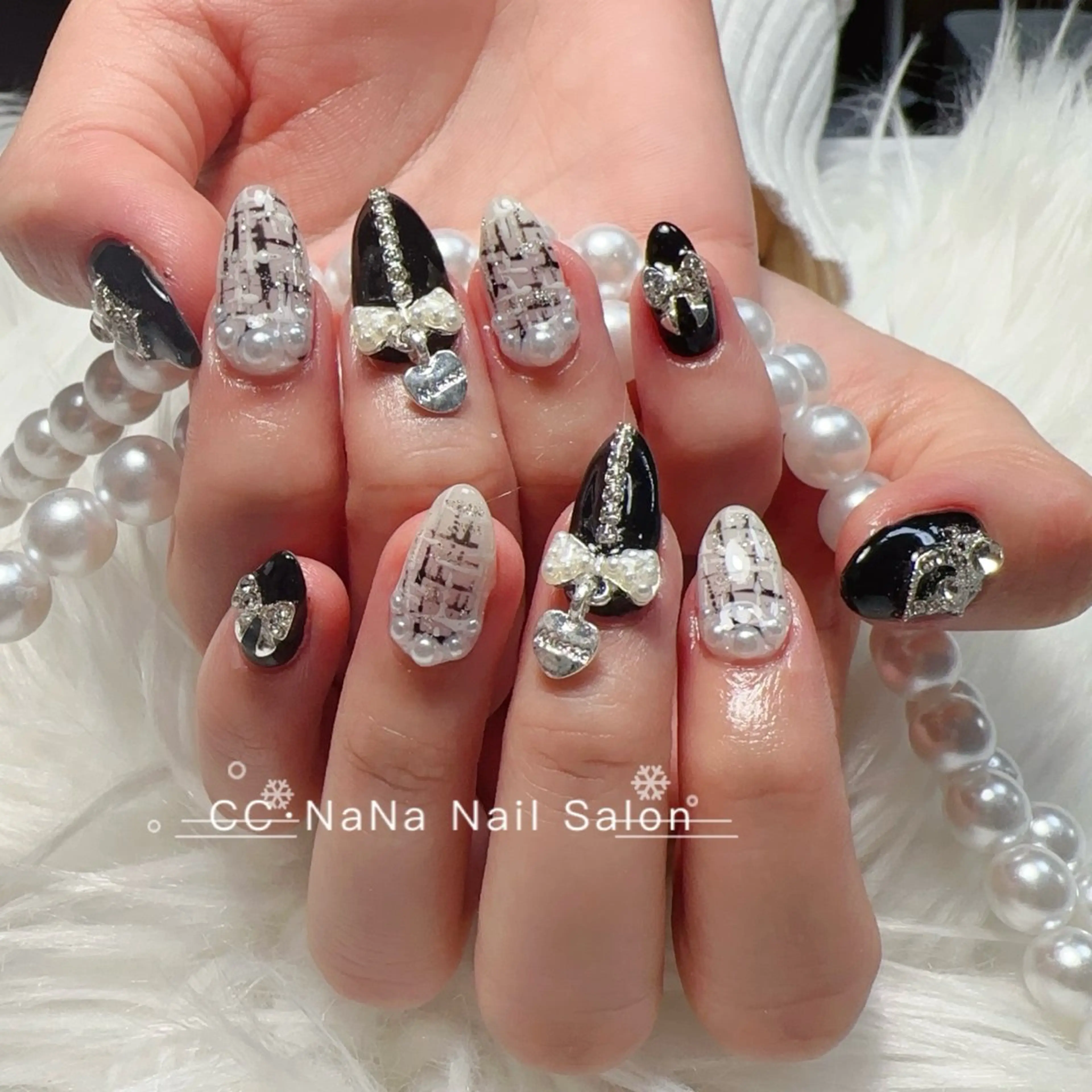 ネイル チークネイル フラッシュネイル ハート キラキラネイル 韓国ネイル ハンドネイル 💎CC・NaNa 韓国風ネイル🌙のネイルデザイン