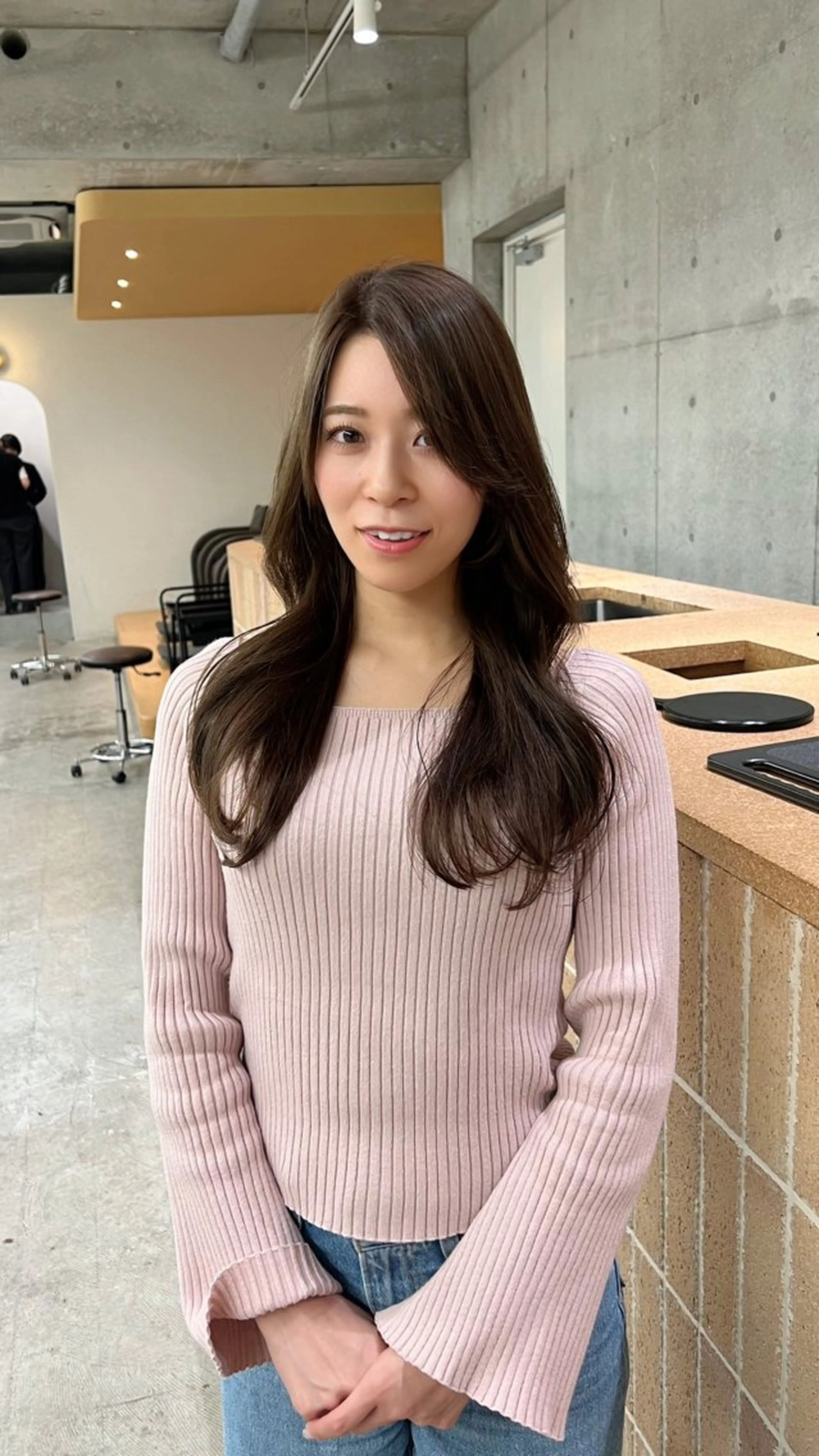 ロング カラー ロングレイヤー アッシュ ベージュカラー ブリーチ 透明感カラー カット ヘアカラー トリートメント 日本一丁寧なカット/ 小林輝🍀︎のヘアスタイル