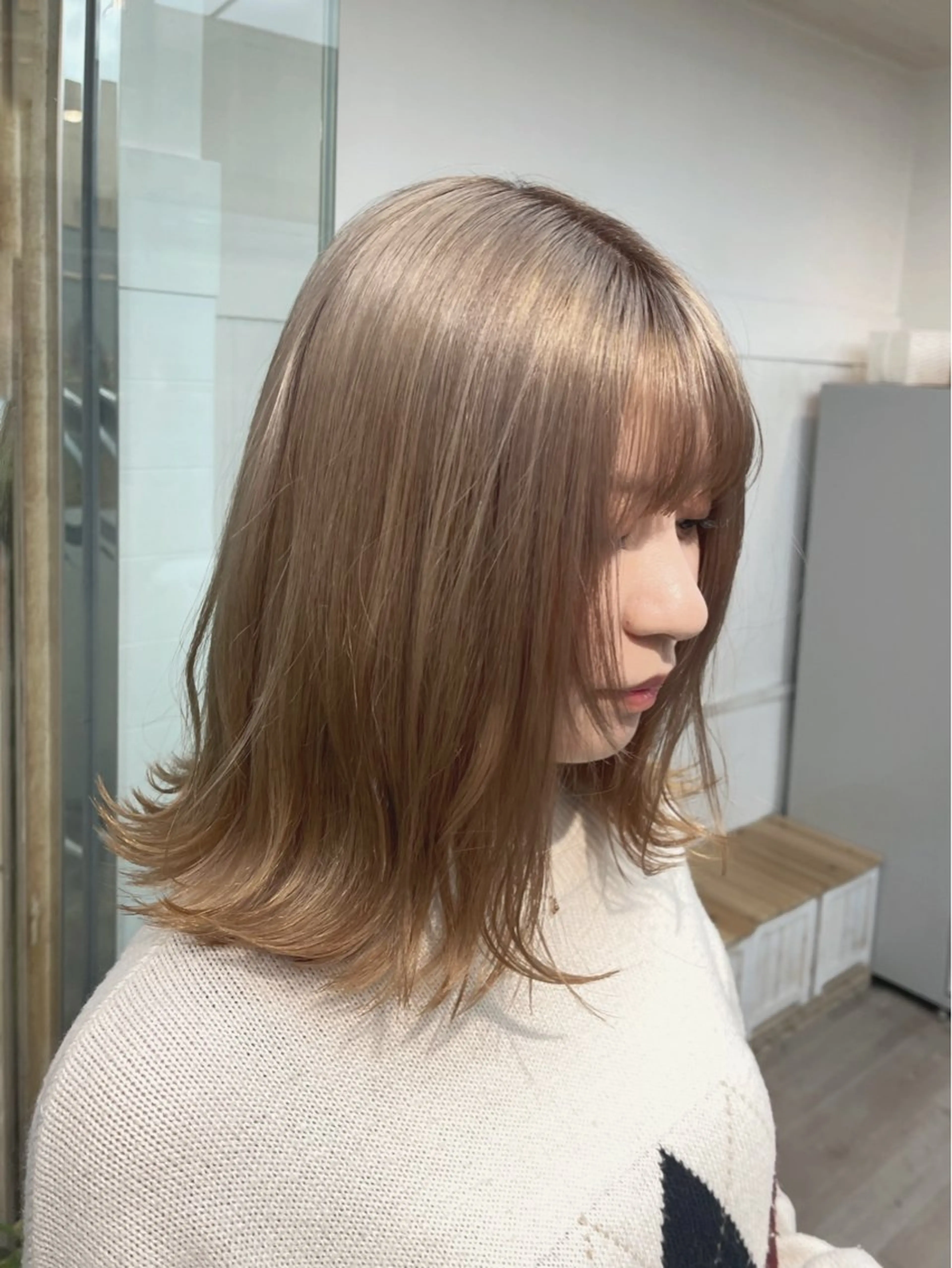 ミディアム カラー パーマ ヘアアレンジ ベージュカラー ブリーチ ハイトーンカラー ハイトーンベージュ カラー指名No.1✨ 星野六三四のヘアスタイル