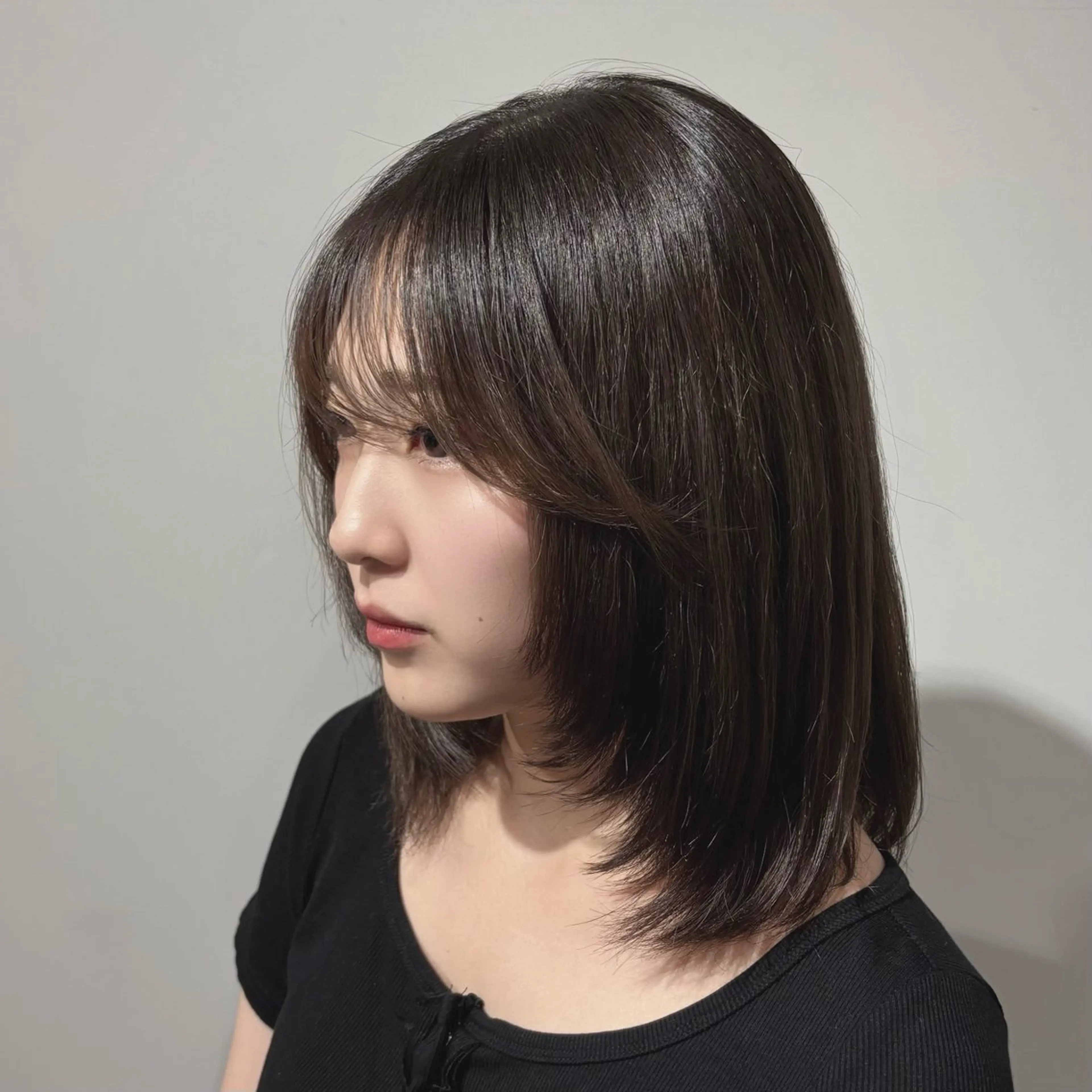 ミディアム 顔まわりレイヤー レイヤーカット ブリーチカラー💛 モテ髪💛AMIのヘアスタイル