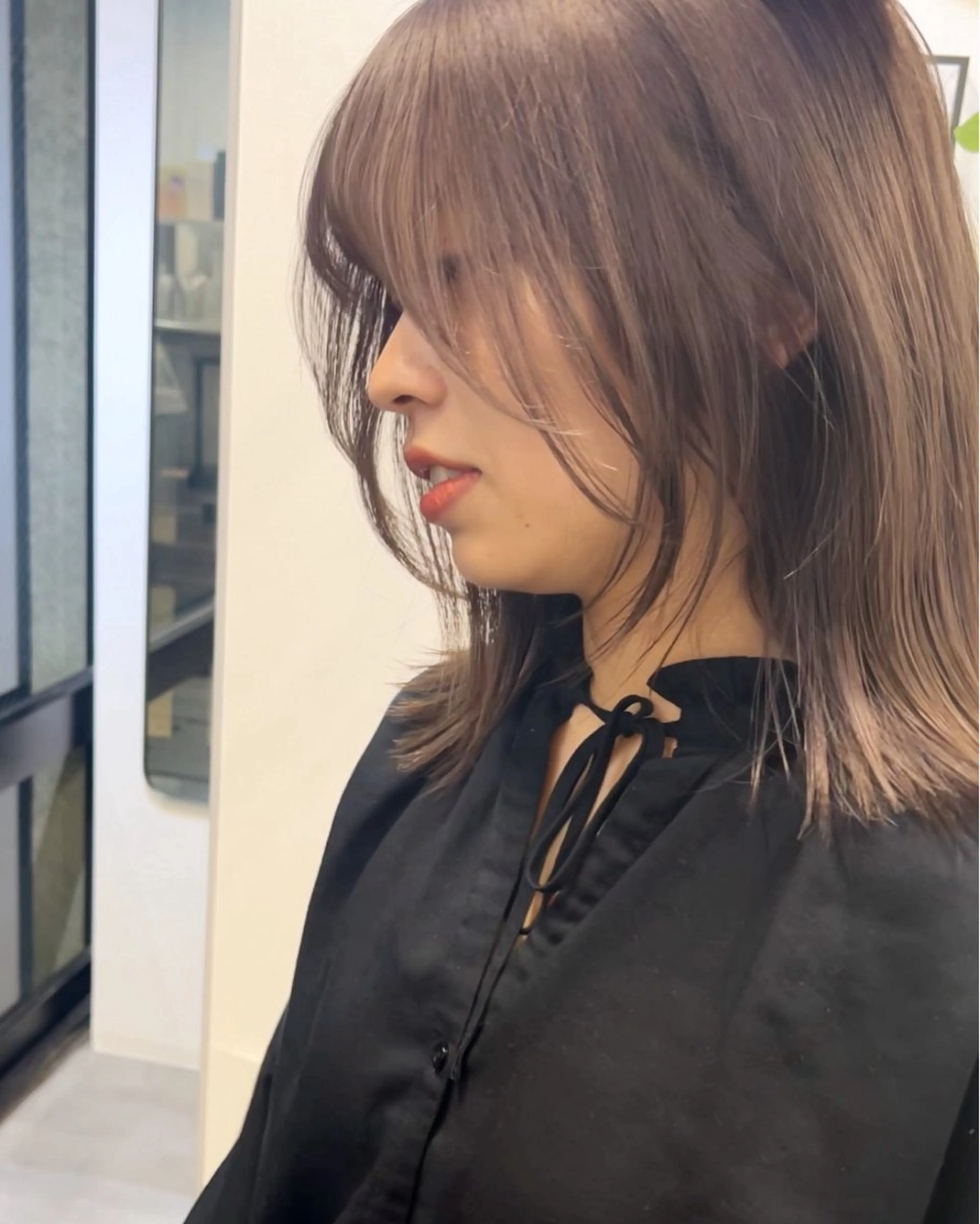 ミディアム カラー 顔まわりレイヤー レイヤーカット カット ヘアカラー Living所属・ヨシモトリョウ 髪質改善/美髪のヘアスタイル