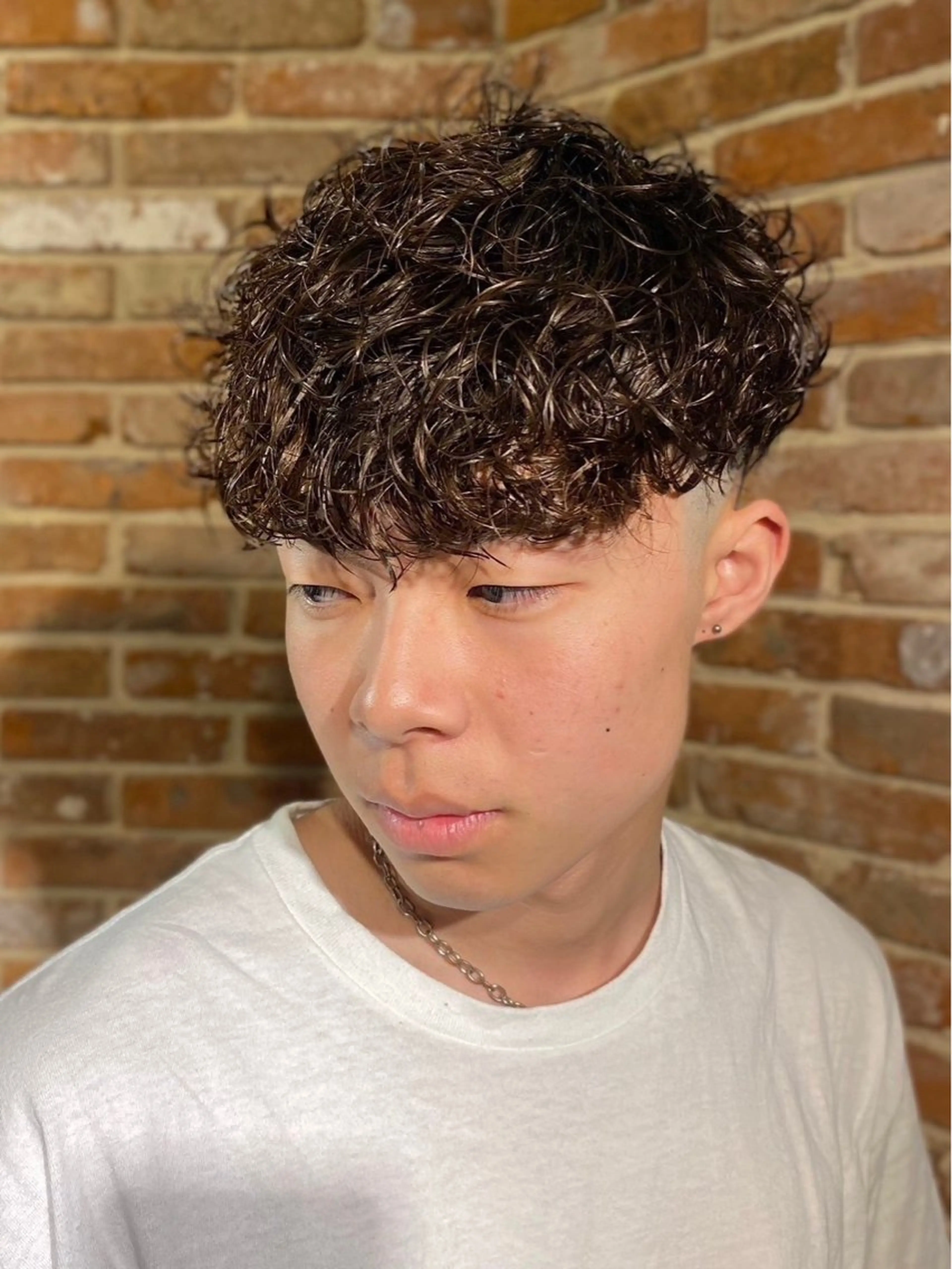 ミディアム パーマ メンズ フェードカット EN  Barber shop 渋谷　青山通り本店所属・猪井 明のヘアスタイル