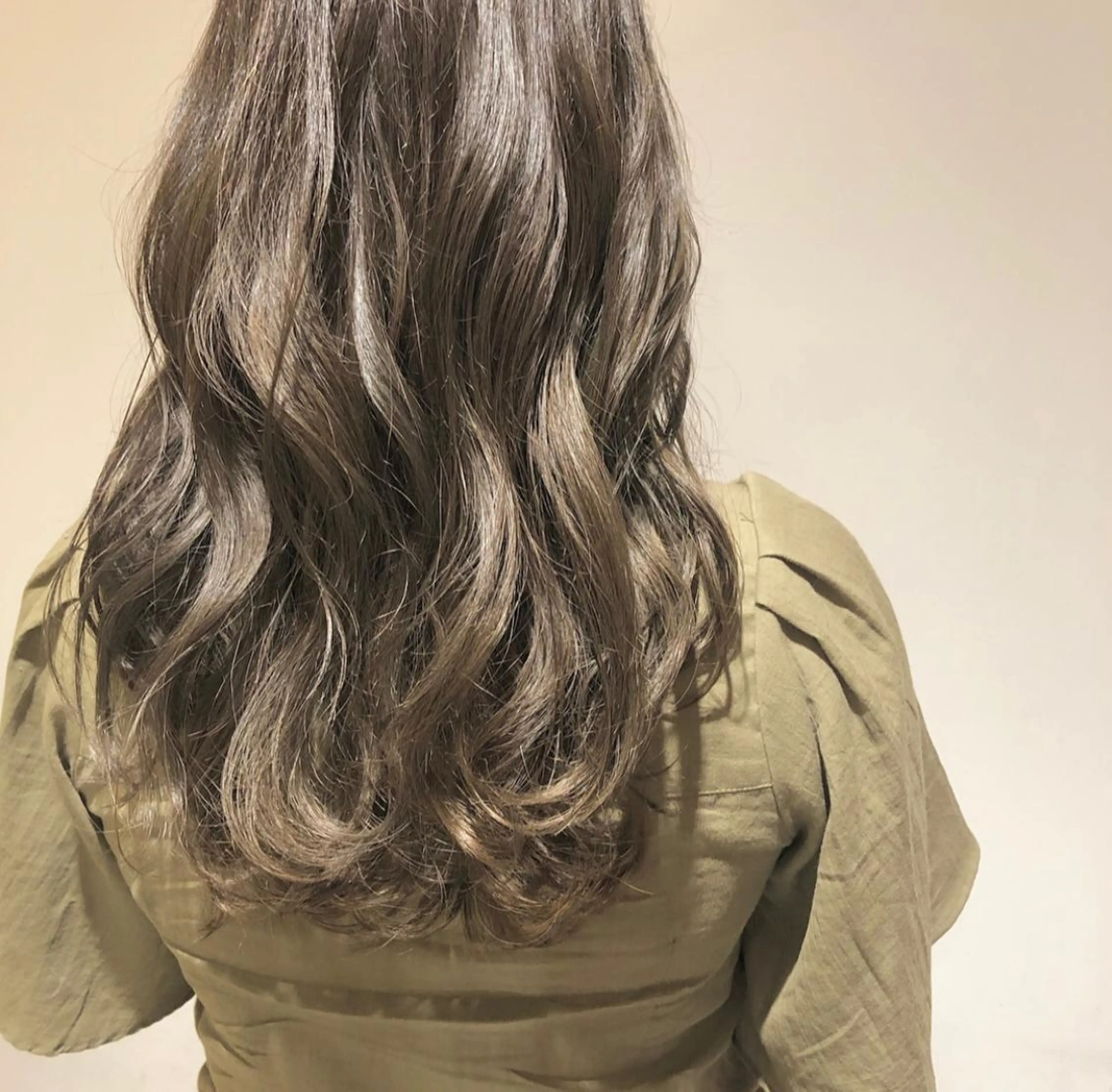 ロング カラー ヘアカラー 小森 樹奈のヘアスタイル