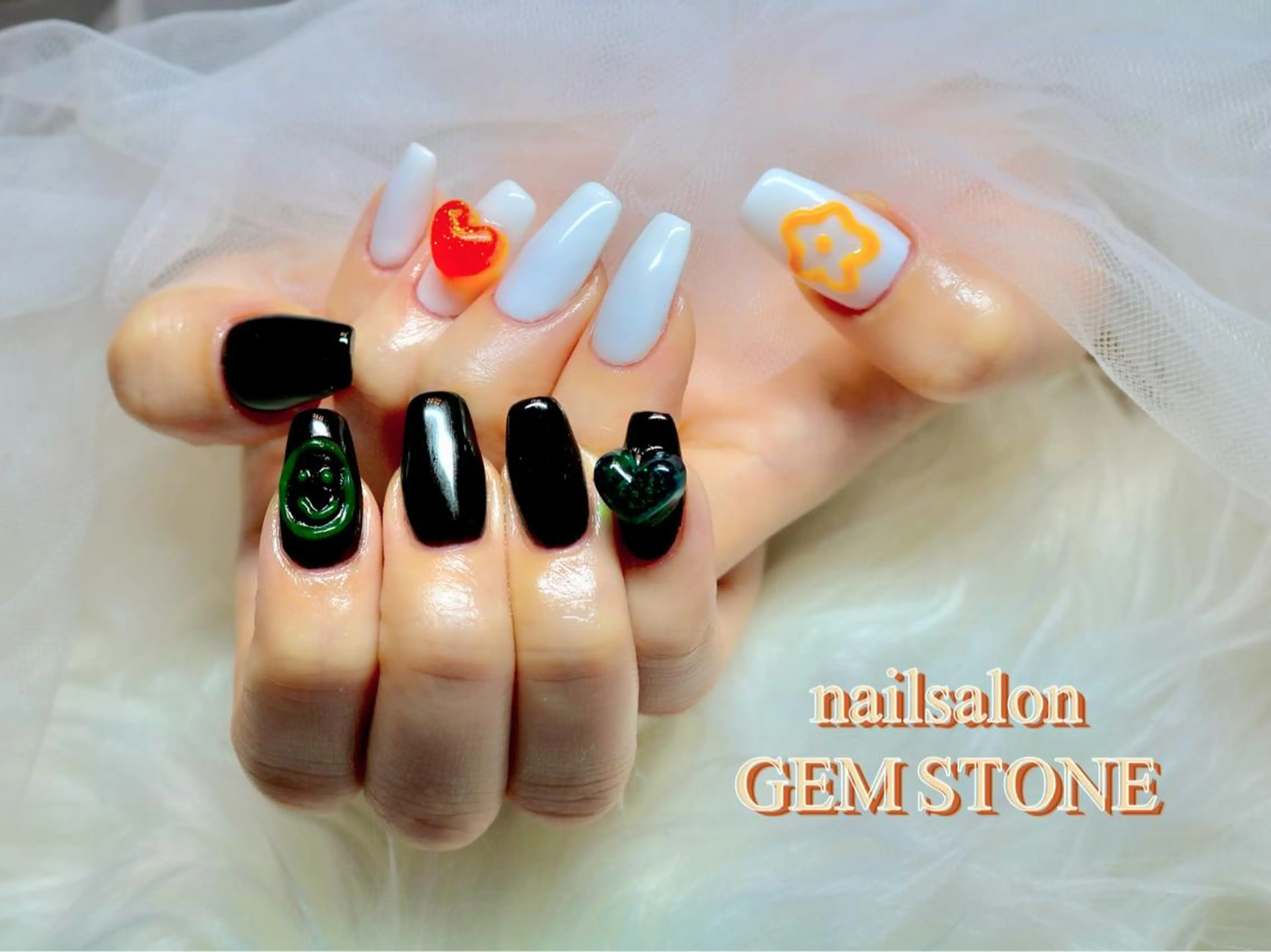 ネイル ハート ハンドネイル nailsalon GEMSTONEのネイルデザイン