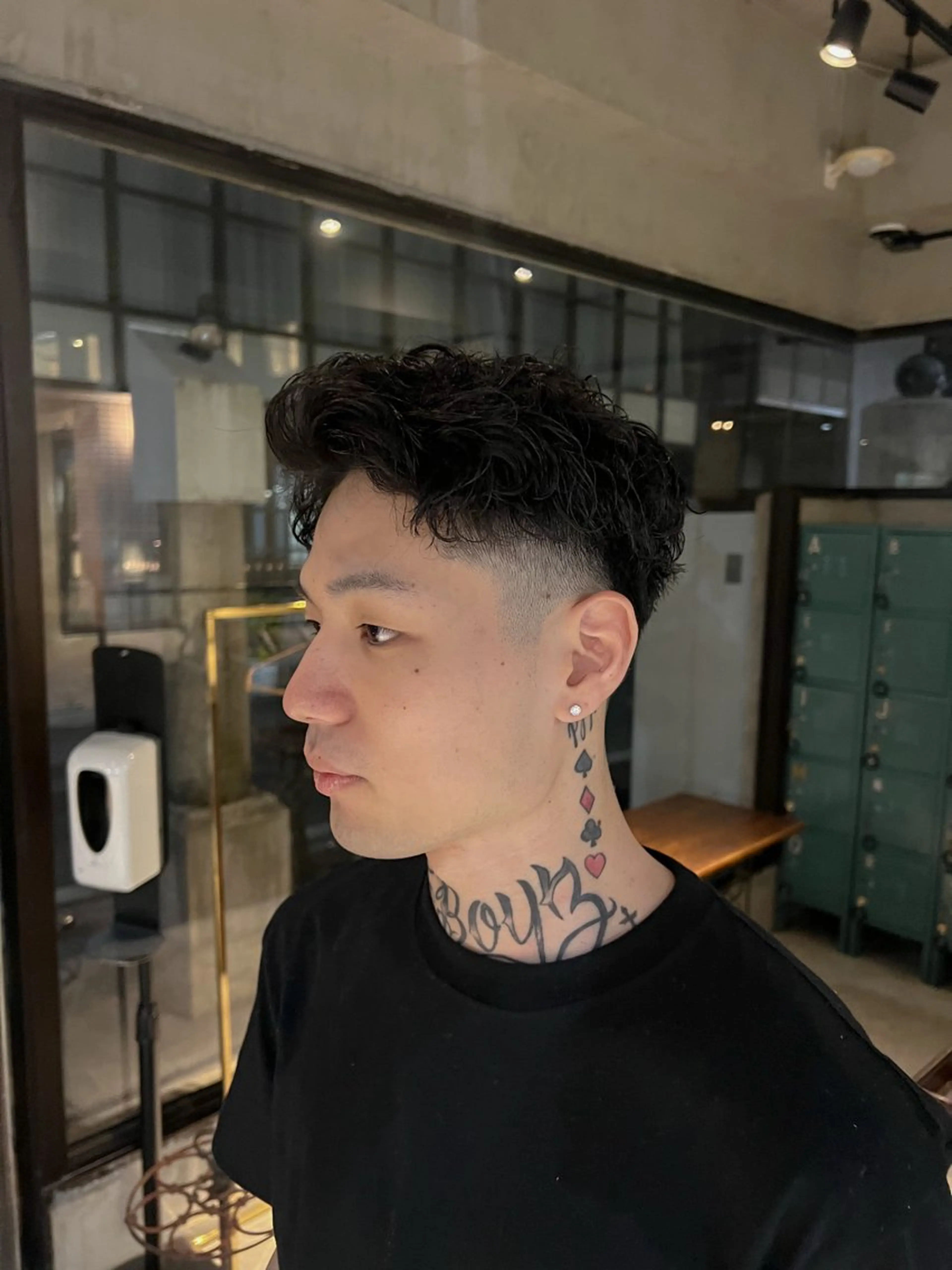 パーマ ヘアアレンジ メンズ フェードカット メンズパーマ スキンフェード カット パーマ グレージュ/艶髪矯正 🪐takushiのヘアスタイル